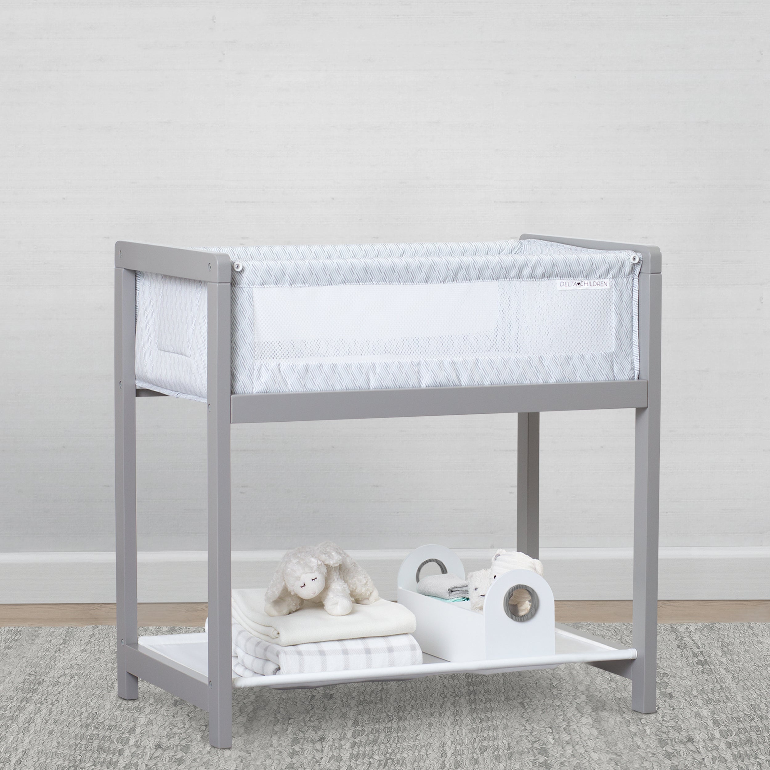 Classic Wood Bedside Bassinet Sleeper - Portable Crib with Premium Wood Frame for Newborns & Infants | Perfect for Nursery, Bedroom & Travel