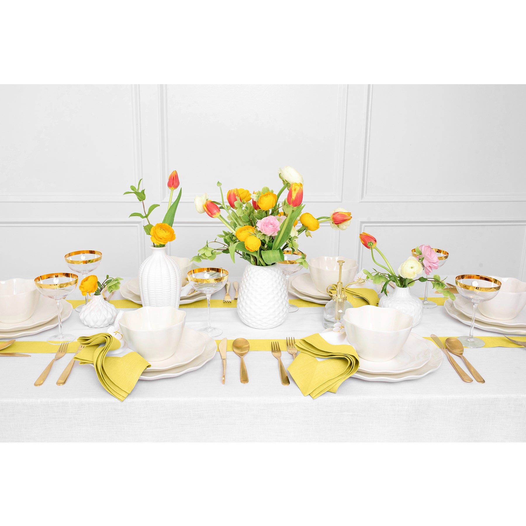 Stylish Contempo Table Runner for Dining & Decor - Elegant Home Tablecloth for Parties, Weddings & Holidays