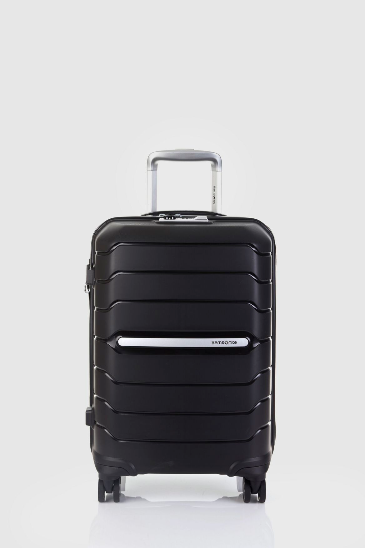 Oc2lite 55cm Carry On Luggage - Lightweight Hardshell Suitcase for Air Travel, Business Trips & Weekend Getaways