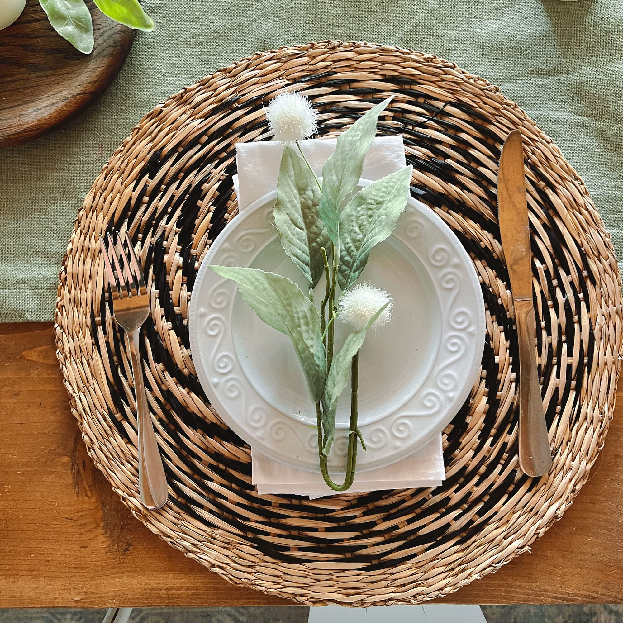 Artera Round Woven Placemats Set of 6 - Natural Wicker Seagrass Braided Table Mats, Heat Resistant Non-Slip Handmade Straw Placemats for Dining Table, Kitchen, Outdoor Picnic & Home Decor