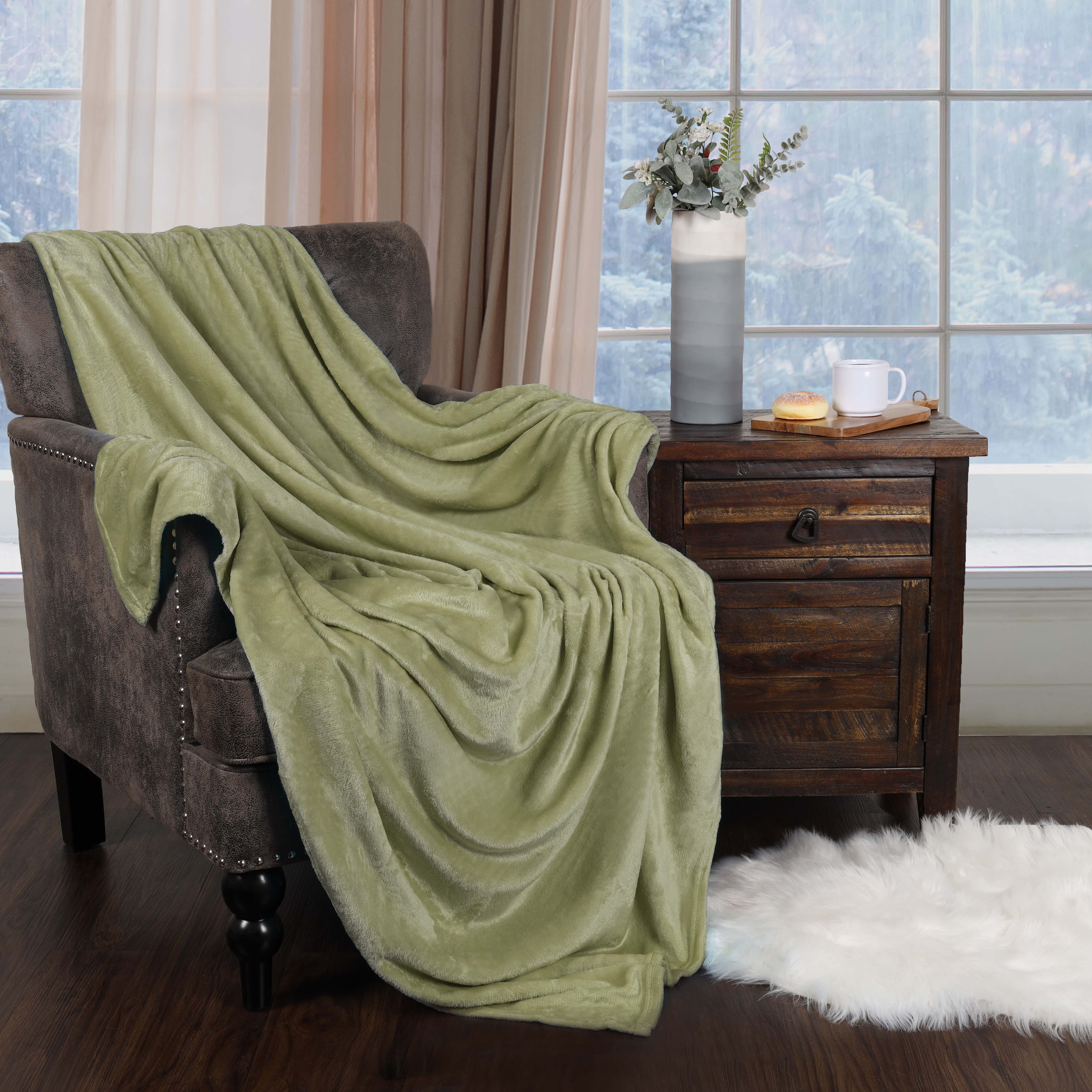 Soft Fleece Plush Blanket - Medium Weight Fluffy Cozy Throw for Couch, Bed & Home Decor - Perfect for Winter, Gifts & Relaxation