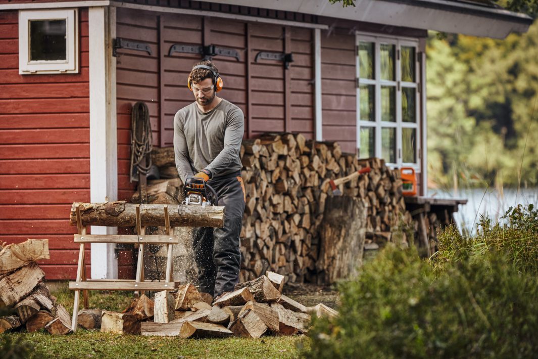 STIHL MS 172 C-E Gas Chainsaw - 18 Inch Bar, Lightweight Professional Chainsaw for Wood Cutting, Tree Trimming & Firewood - Perfect for Homeowners & Landscapers