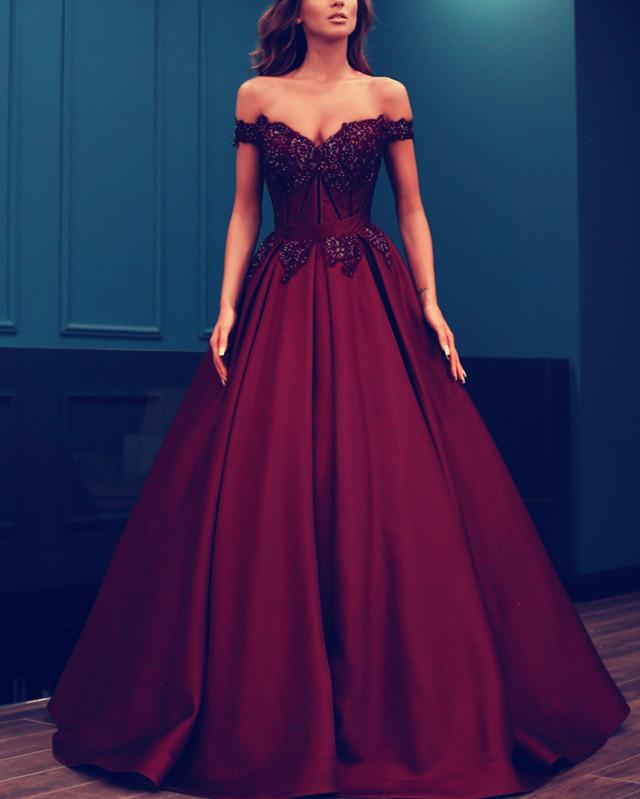 Elegant Ball Gowns for Prom - Lace & Beaded V-Neck Off-Shoulder Formal Dresses | Perfect for Homecoming, Quinceañera & Evening Galas