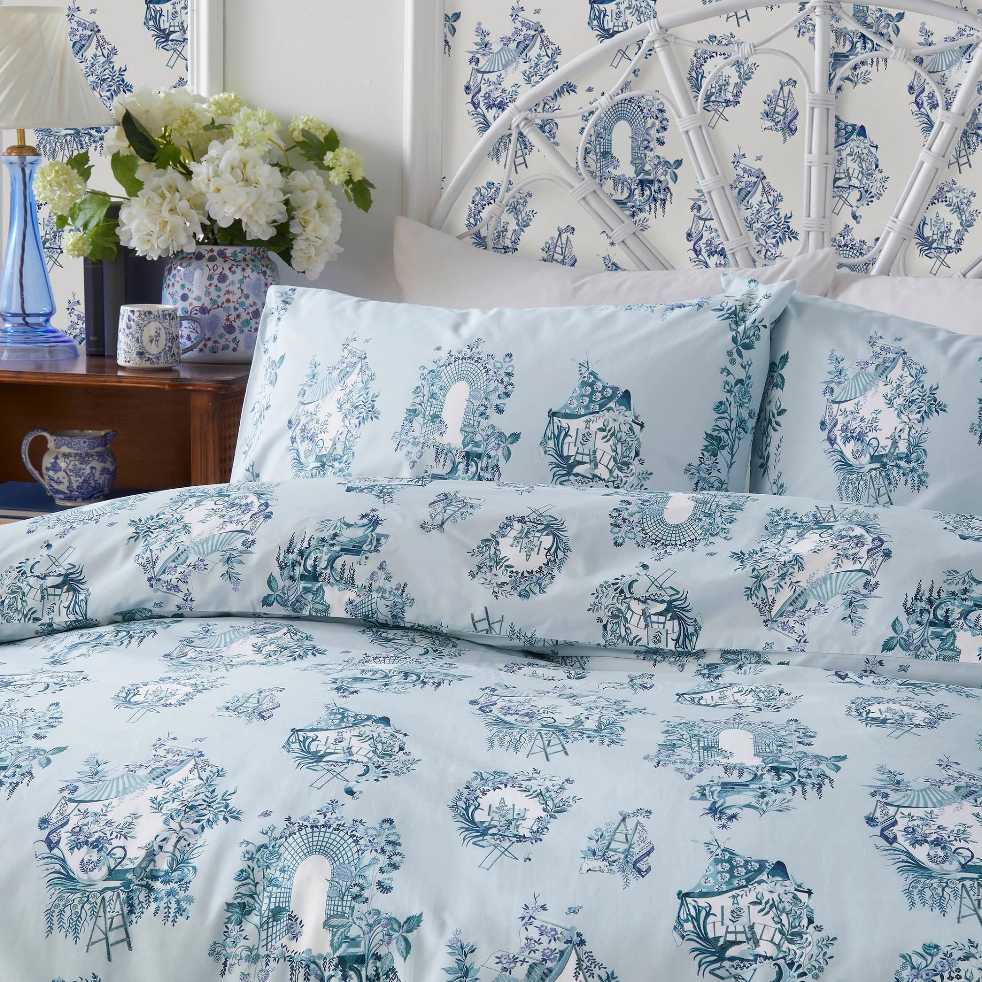 Cath Kidston 30th Anniversary Toile Duvet Cover Set - Pale Blue Floral Design | Queen/King Size Bedding | Perfect for Vintage & Cottage Style Bedrooms