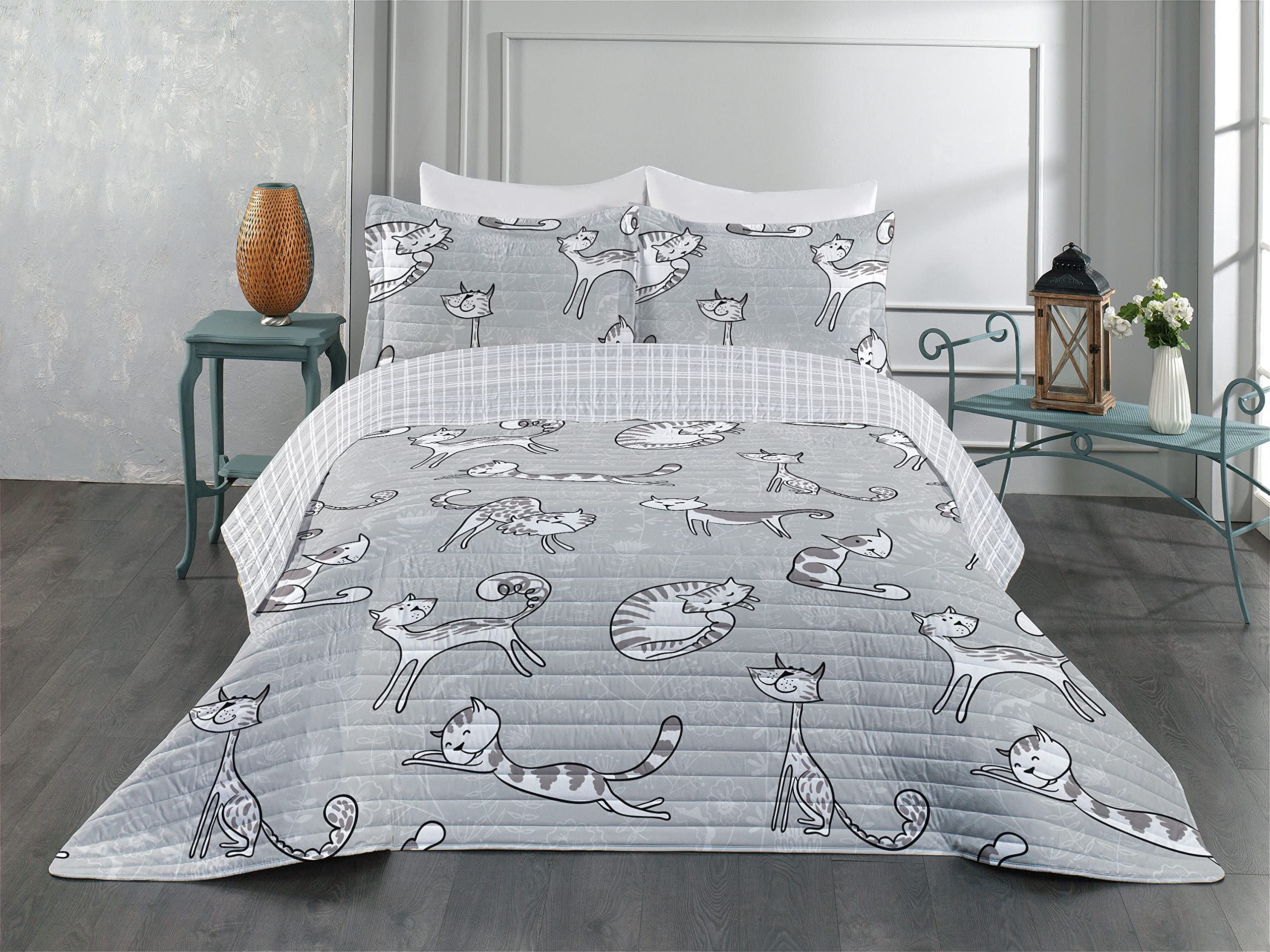 Ambesonne Grey Reversible King Size Bedspread Set with Cats & Floral Print - Microfiber Comforter & Pillow Shams - White & Dimgray - Perfect for Cat Lovers' Bedroom Decor & Cozy Home Styling
