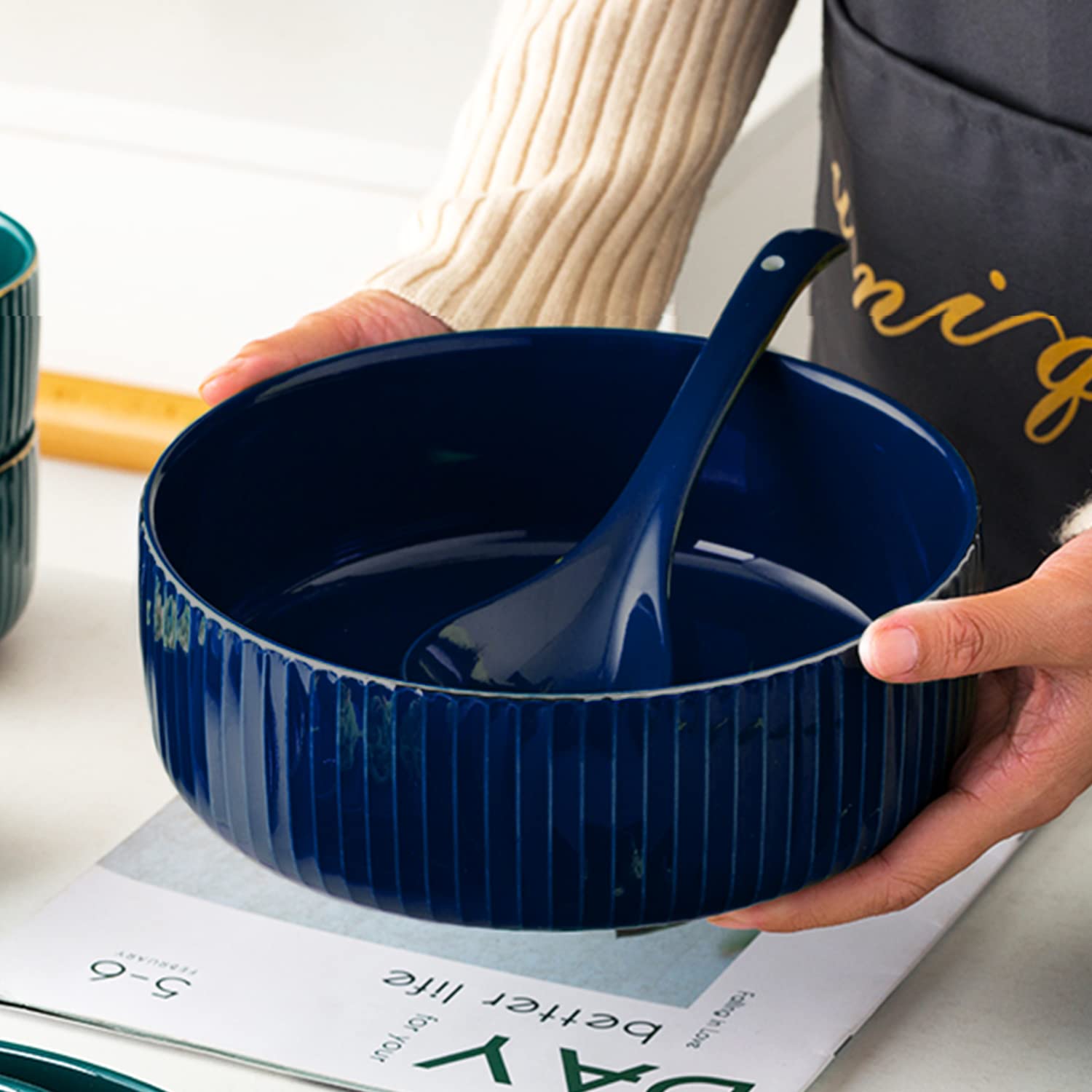 Extra Large 95oz Ceramic Salad Bowl - 2800ml Navy Blue Round Vertical Stripe Serving Bowl for Fruits, Noodles & Soup (23.5x8.8cm) | Perfect for Family Dinners, Party Serving & Kitchen Decor