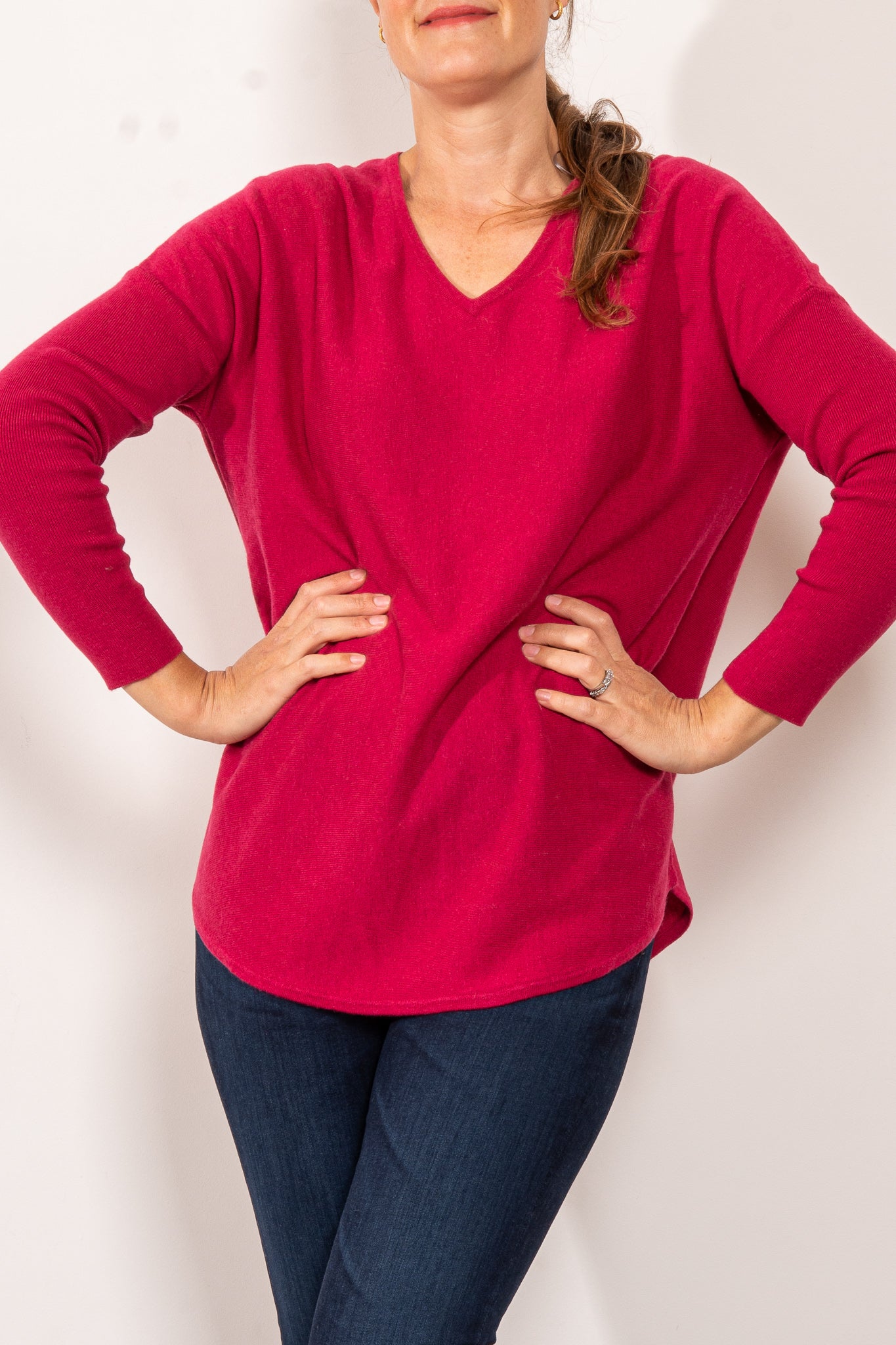 Bridge & Lord Women's Curved Hem V-Neck Jumper Sweater - Soft Knit Pullover for Casual Wear & Office Outfits