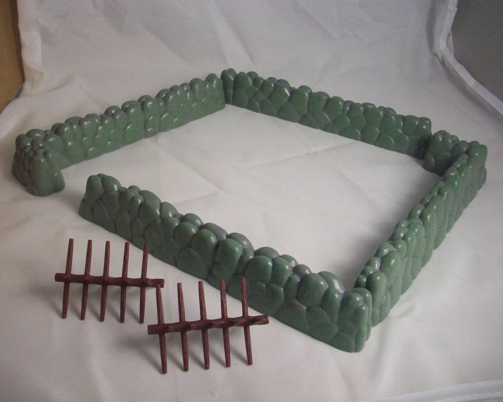Marx Style Stone Walls & Spike Barricades - Classic Toy Soldiers for War Games
