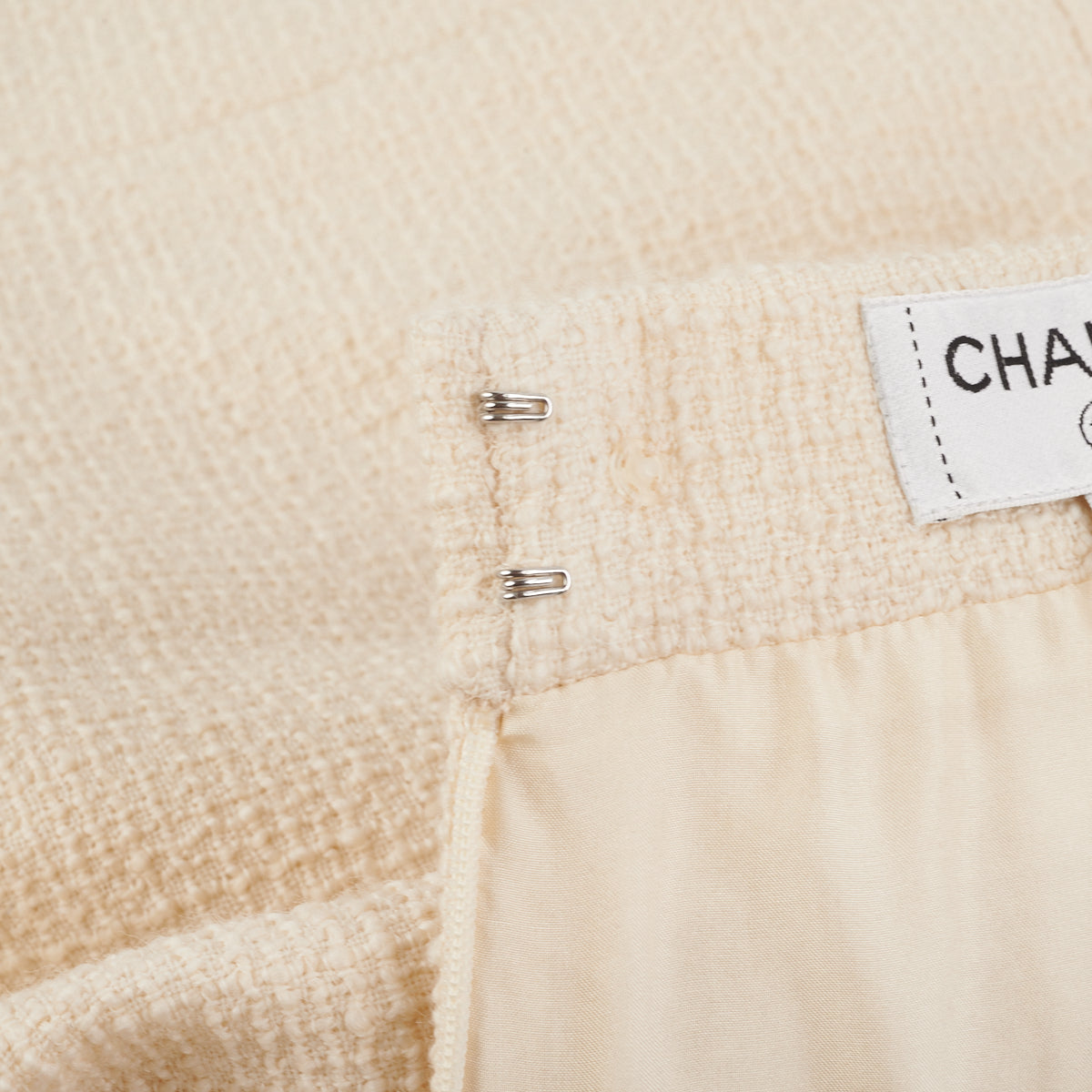 Chanel Ivory Pencil Skirt Women's Size 36 (US 6) - Elegant Office Wear & Cocktail Party Dress