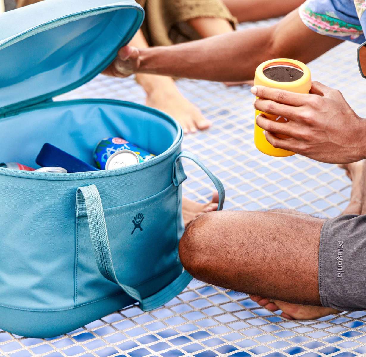 Hydro Flask Carry Out Soft Cooler 20L - Insulated Lunch Bag for Work, Picnics & Outdoor Adventures | Leakproof & Lightweight Cooler for Camping, Beach & Road Trips