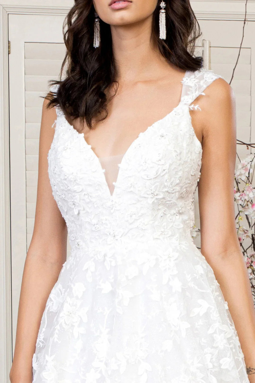 Elegant 3D Floral Embroidery Long V-Neck Wedding Dress – Perfect for Bridal Ceremonies, Beach Weddings & Formal Events