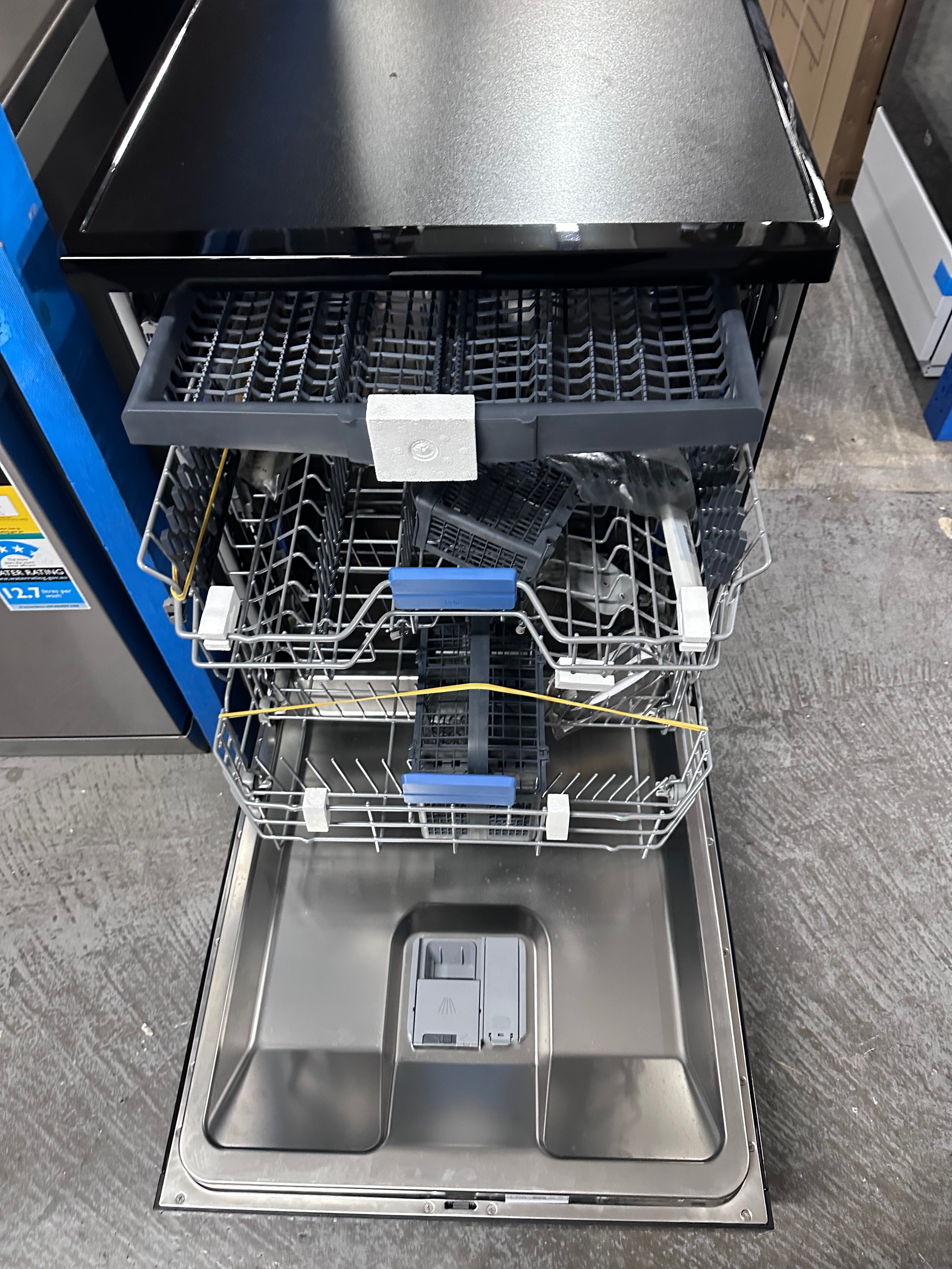 Beko BDFB1630B 16 Place Setting Freestanding Dishwasher in Glossy Black - Factory Second | Energy Efficient Dishwasher for Large Families & Entertaining | Perfect for Kitchens with Heavy Dishwashing Needs
