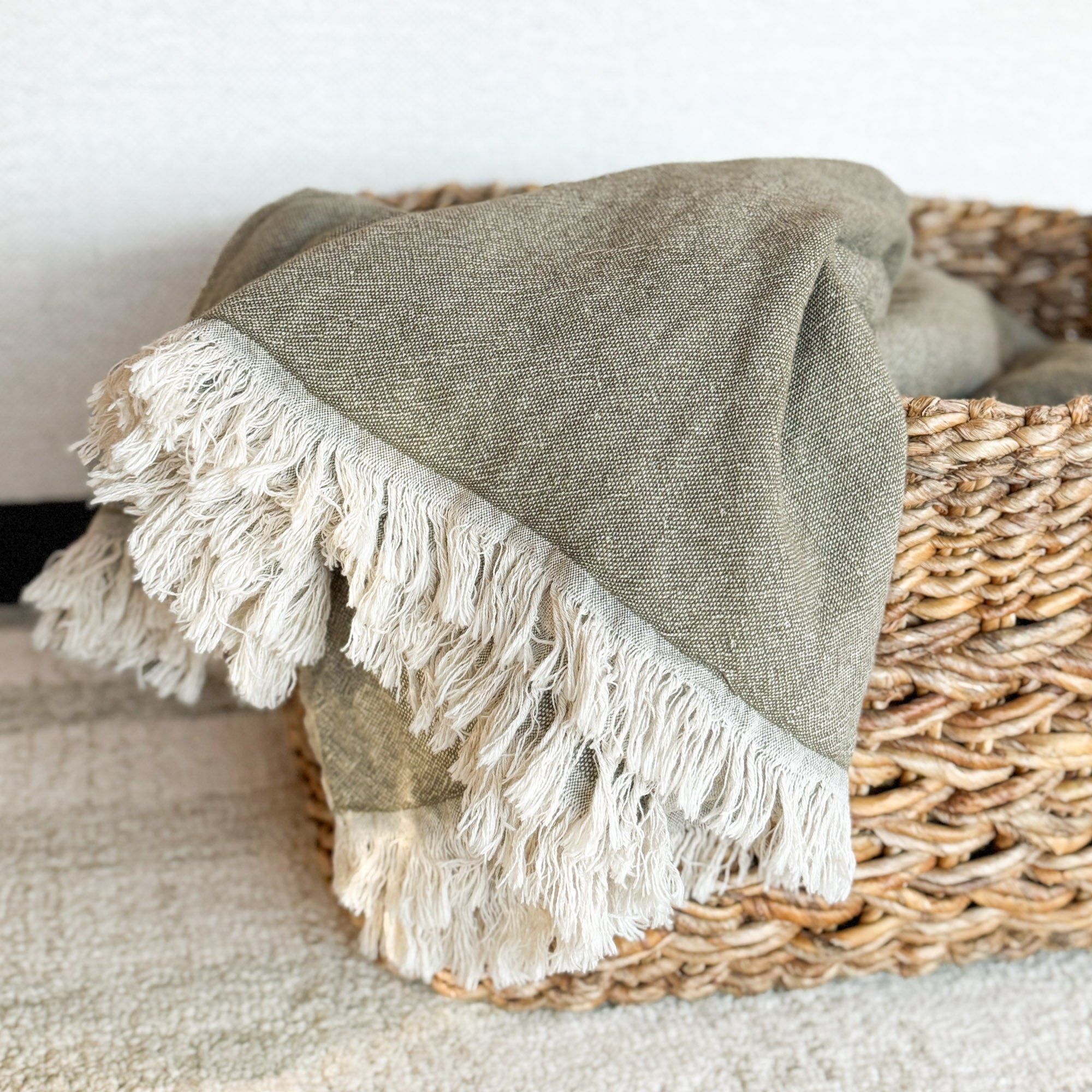 Soft & Cozy Alba Throw Blanket in Olive Green - Perfect for Sofa, Bed & Outdoor Use - Lightweight & Warm Knit Blanket for Home Decor & Gifts