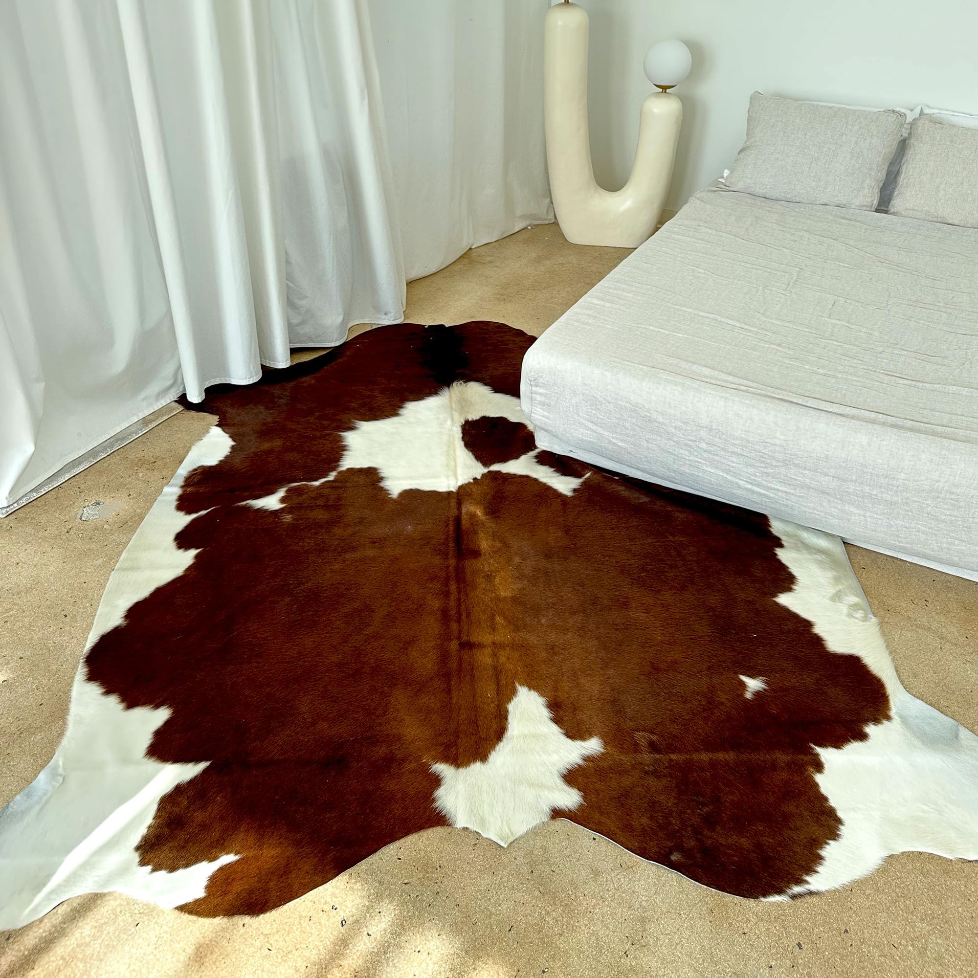 Authentic Brown & White Cowhide Rug - Genuine Natural Leather Hide Rugs for Living Room, Bedroom & Rustic Home Decor - Soft Durable Cow Skin Rug for Floor, Wall Decor & Cozy Interior Design