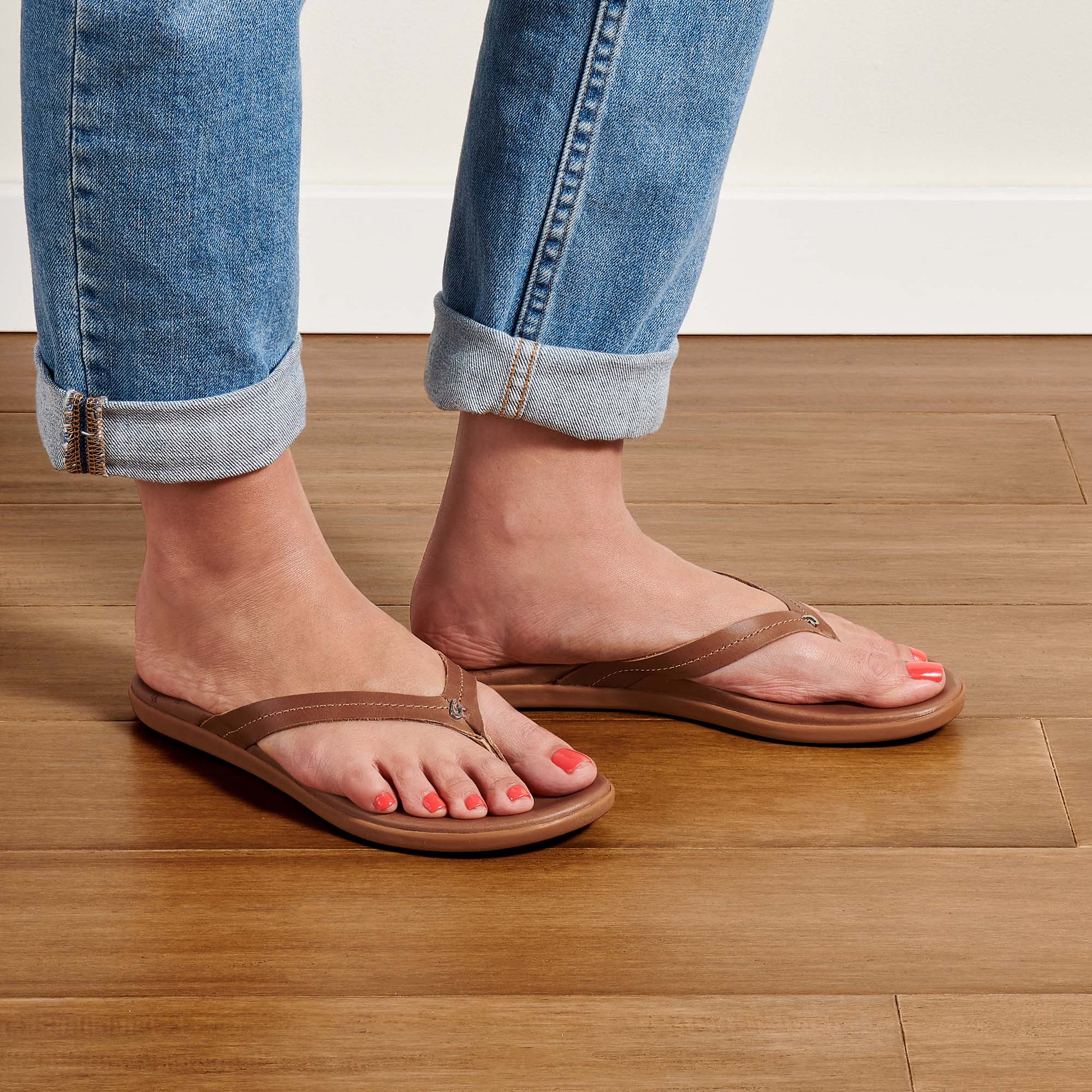 Honu Women's Leather Beach Sandals Tan - Comfortable & Stylish Flip Flops for Summer Vacation, Poolside Lounging and Casual Outings