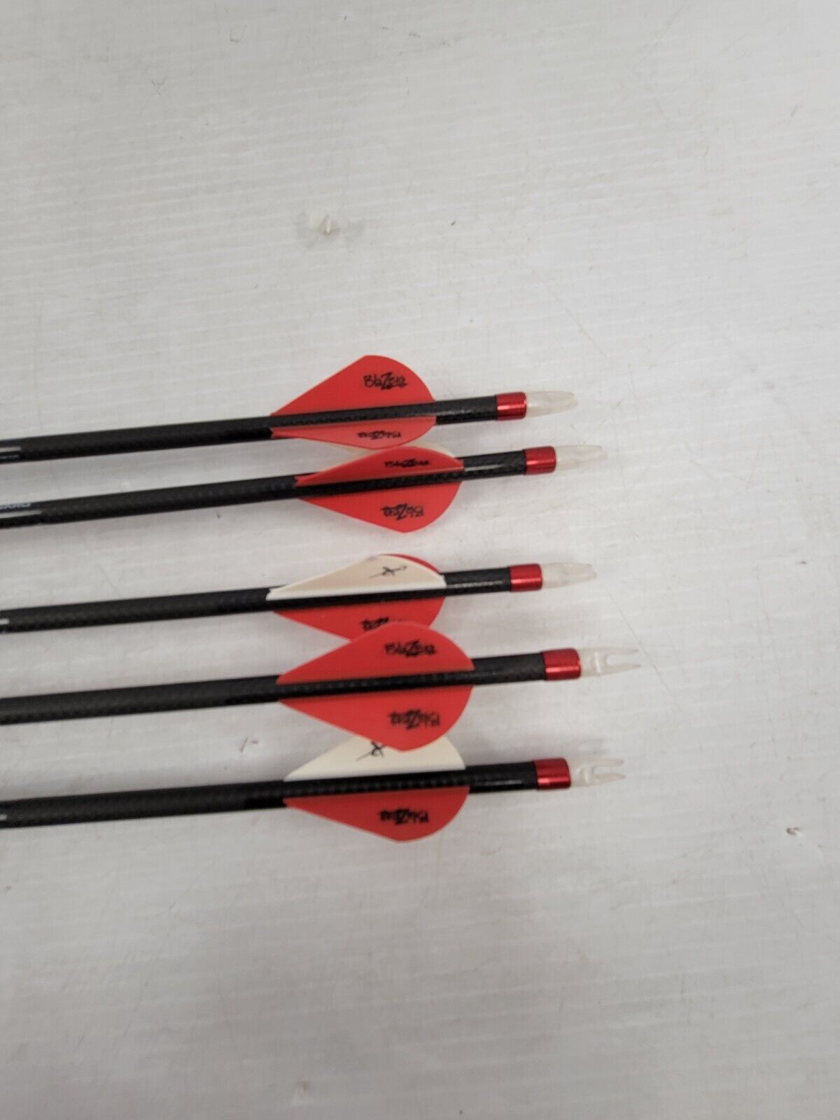 Maxima 17 Bow Arrows - High Performance Carbon Arrows for Hunting & Target Practice | Perfect for Outdoor Archery & Competitive Shooting
