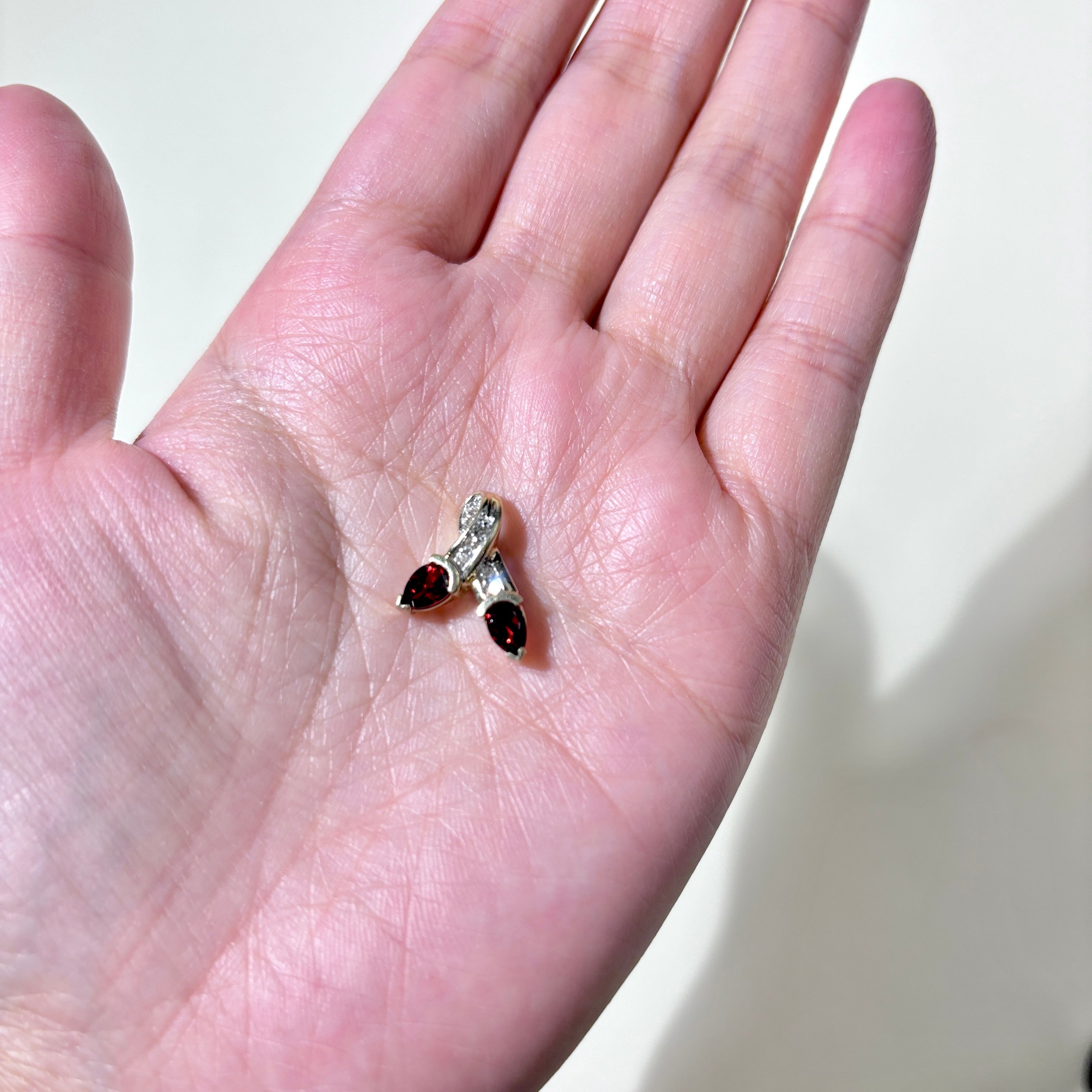 10K Yellow Gold Garnet and Diamond Pendant Necklace - 1.12ctw Garnet & 0.07ctw Diamond - Elegant Jewelry Gift for Women, Perfect for Valentine's Day, Anniversary or Birthday