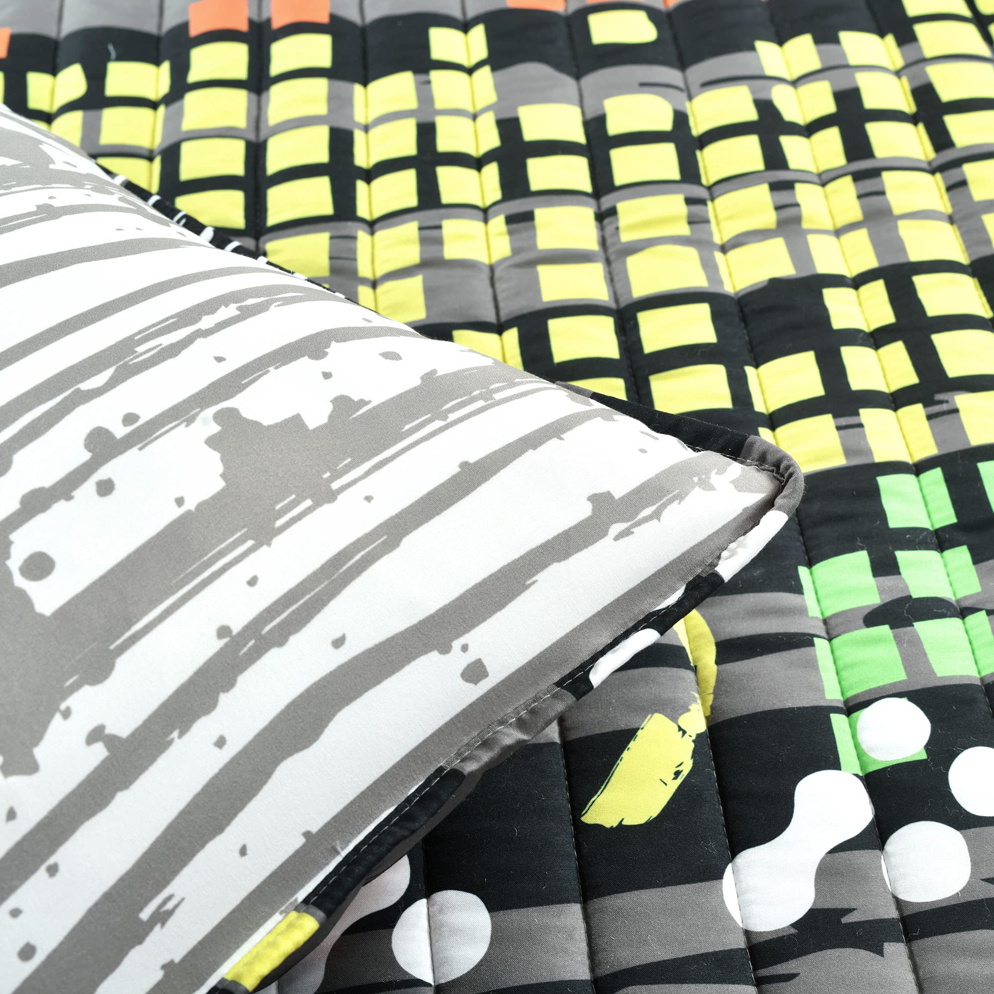Lush Decor Reversible Quilt Set - Full/Queen, Black - Rock N Roll Style for Bedroom Decor