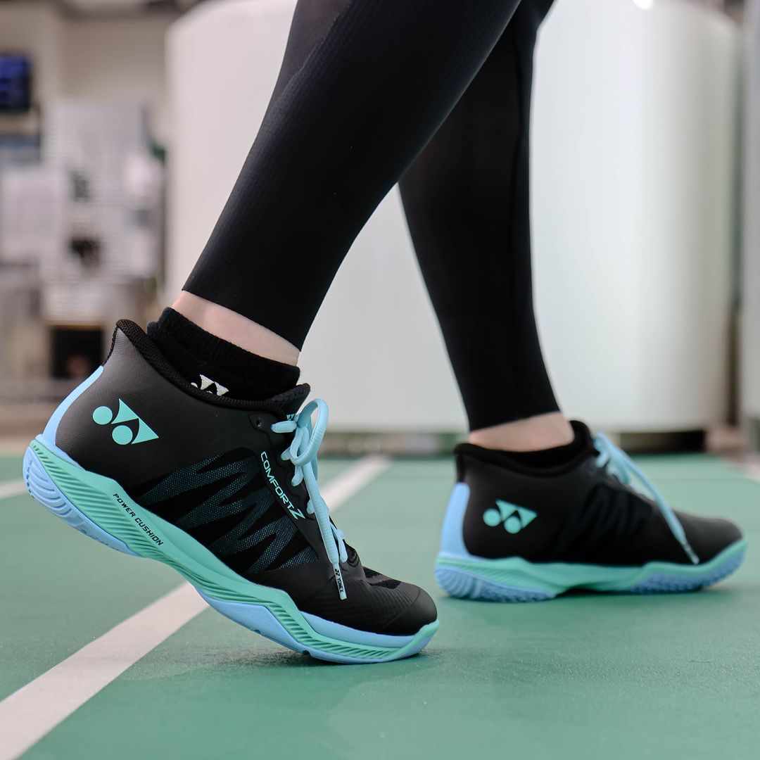 Yonex Power Cushion Comfort Z3 Women's Tennis Shoes - Black/Mint - Lightweight & Cushioned for Court Performance - Perfect for Indoor/Outdoor Training & Matches