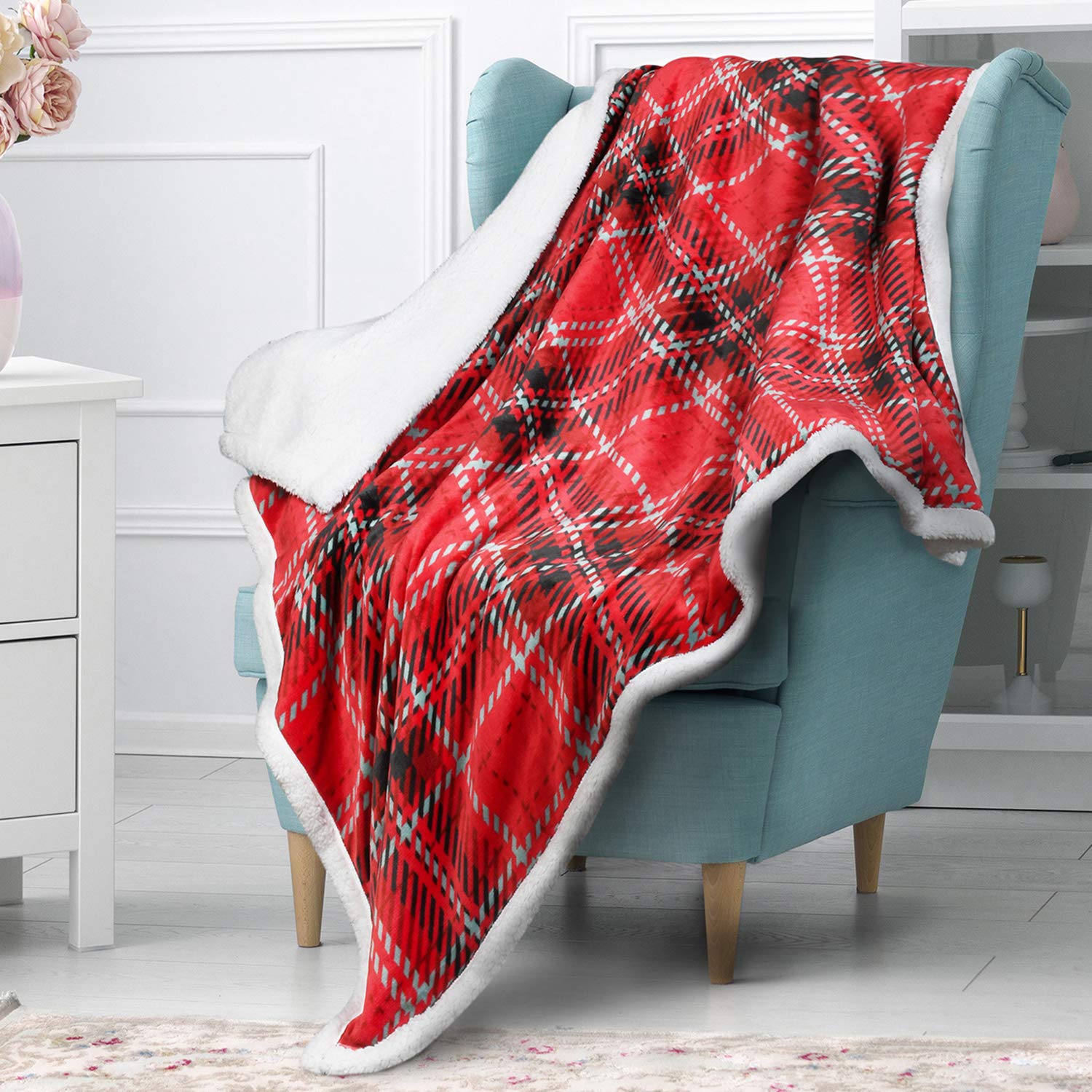 Plaid Sherpa Fleece Blanket - Super Soft & Warm Reversible Fuzzy Checkered Throw Blanket 50x60 Inches - Lightweight Red Green Cozy Blanket for Couch, Sofa, Bed - Perfect for Winter Nights, Movie Time & Home Decor