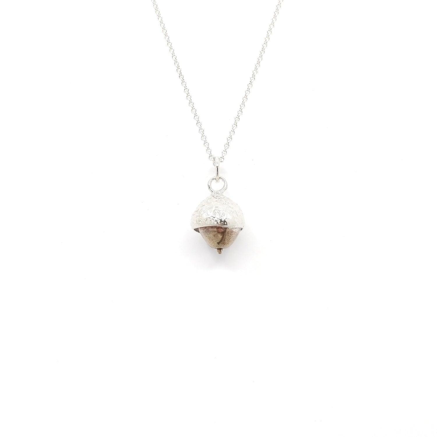 Acorn Pendant Necklace - Elegant Nature-Inspired Jewelry for Women - Perfect for Everyday Wear, Gifts & Special Occasions