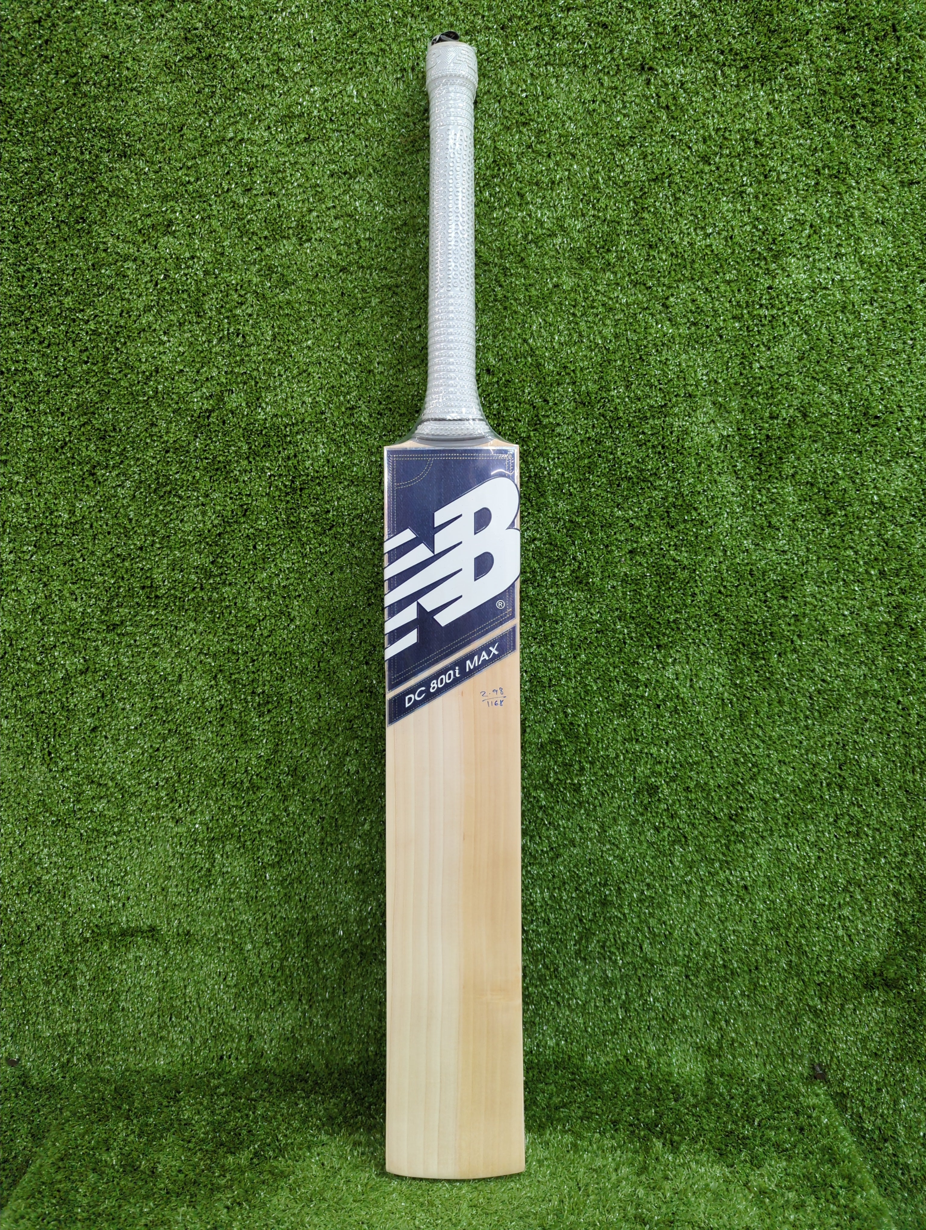 NB DC 800i Max English Willow Cricket Bat - Premium Grade Cricket Equipment for Professional Players - Perfect for Matches, Training & Practice Sessions