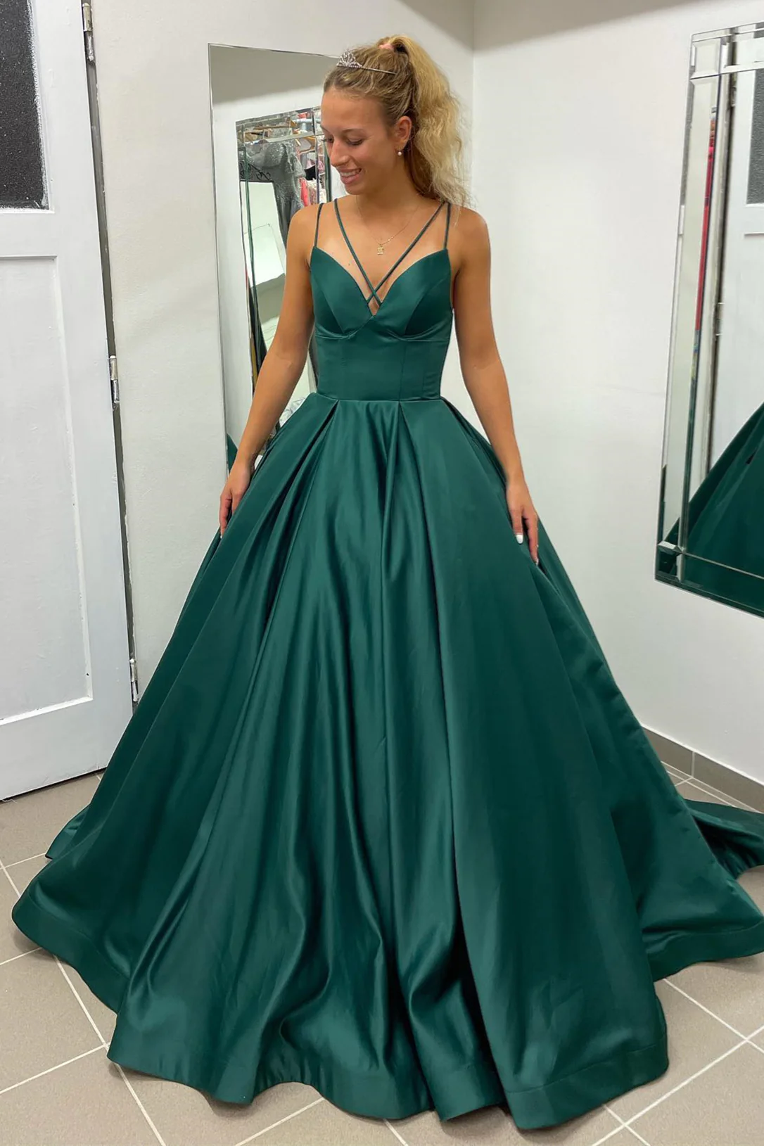 Elegant Emerald Green Satin Prom Dress with Double Straps - A-Line Formal Gown for Homecoming, Ball, and Special Occasions