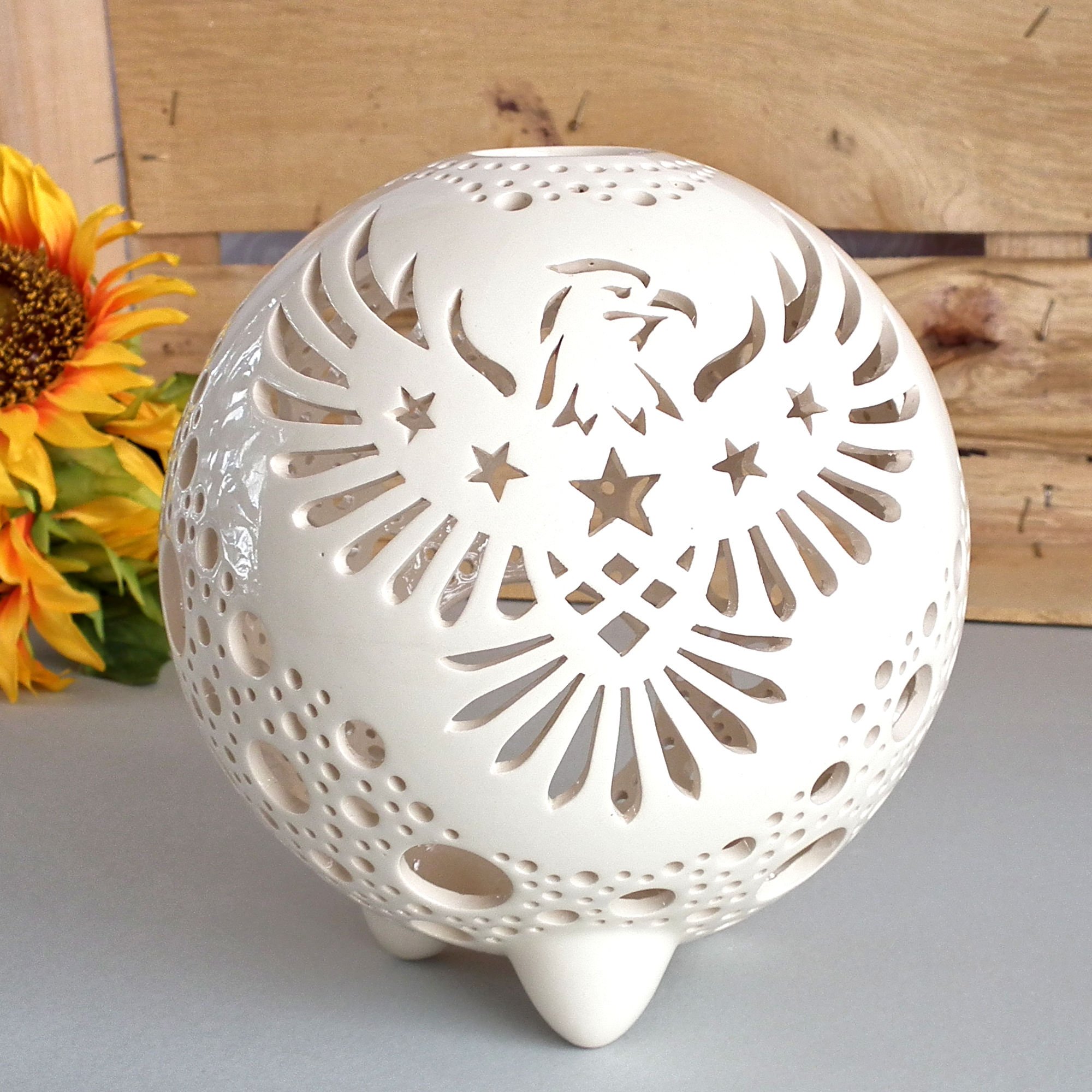 Patriotic Eagle Candle Holder - Handmade Ceramic Tealight Holder with American Flag Design, Shadow Lamp for Home Decor - Perfect for 4th of July, Memorial Day & Patriotic Themed Parties