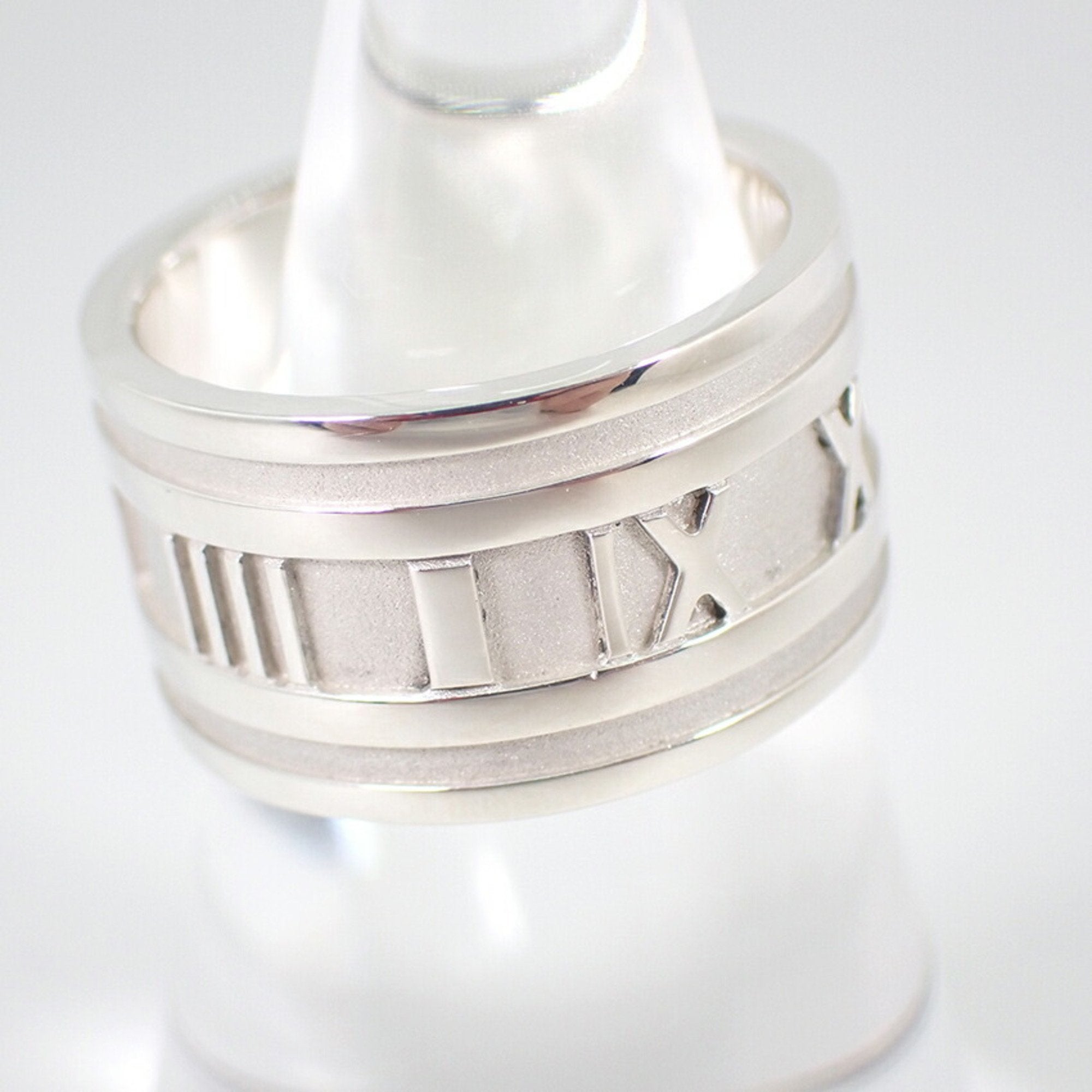 Atlas Ring with Roman Numerals - Elegant and Timeless Jewelry for Men & Women - Perfect for Engagements, Anniversaries, and Special Occasions