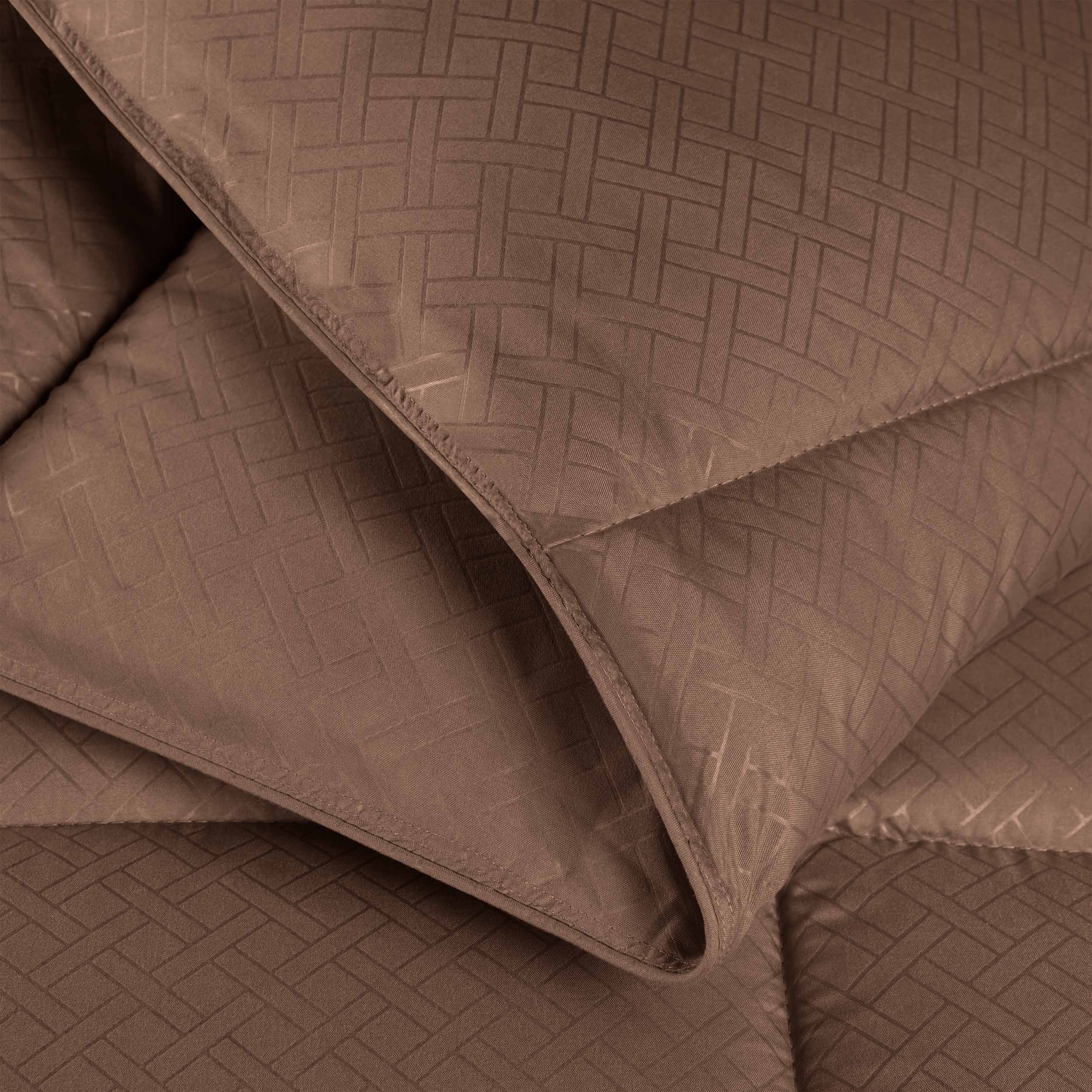Luxury Basketweave Plush Down Alternative Comforter - Hypoallergenic & Breathable All-Season Bedding for Master Bedroom, Guest Room & Dorm