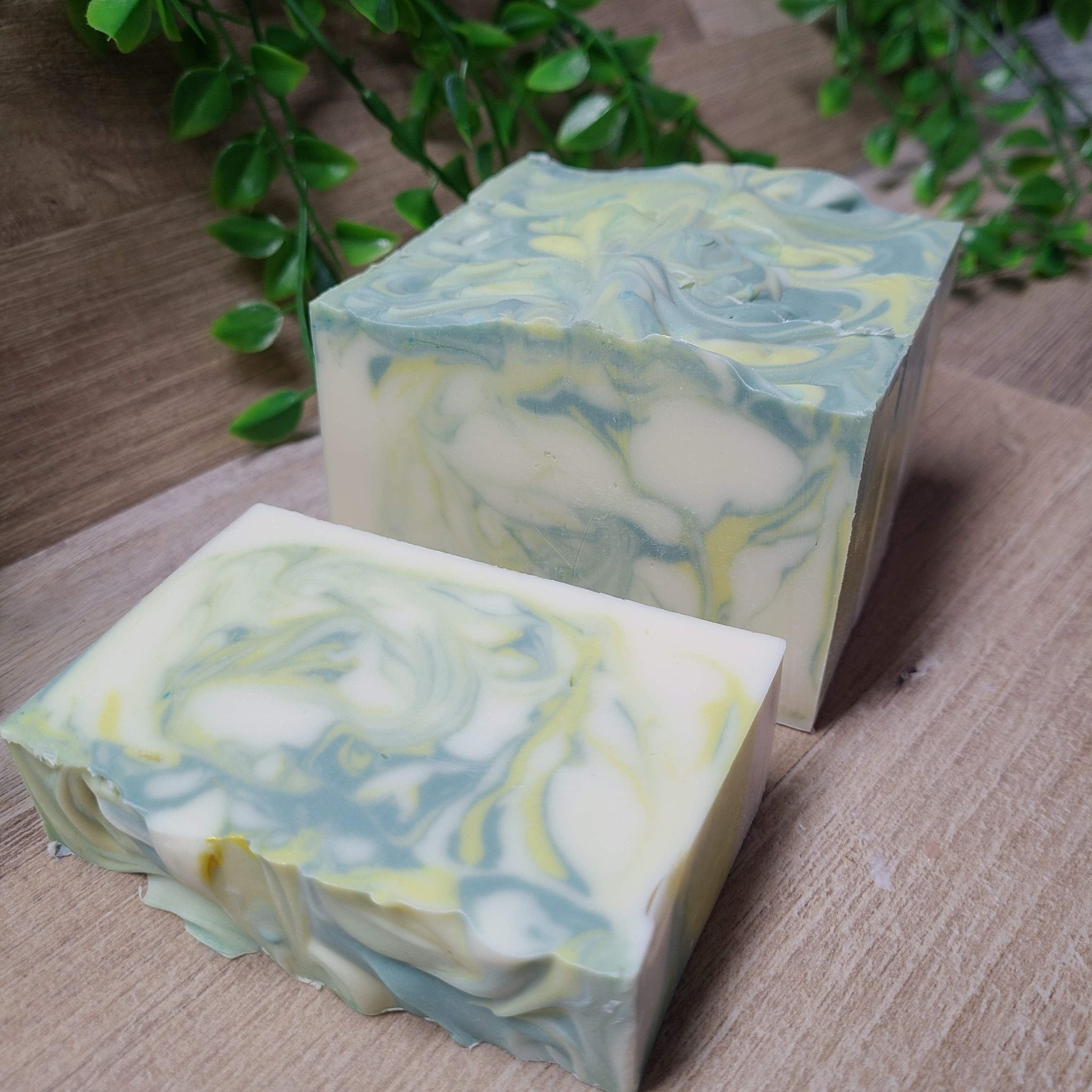 Organic Lemongrass & Cedarwood Handmade Soap Bar - Natural Aromatherapy for Relaxation & Stress Relief - Perfect for Spa, Bath & Gift Sets