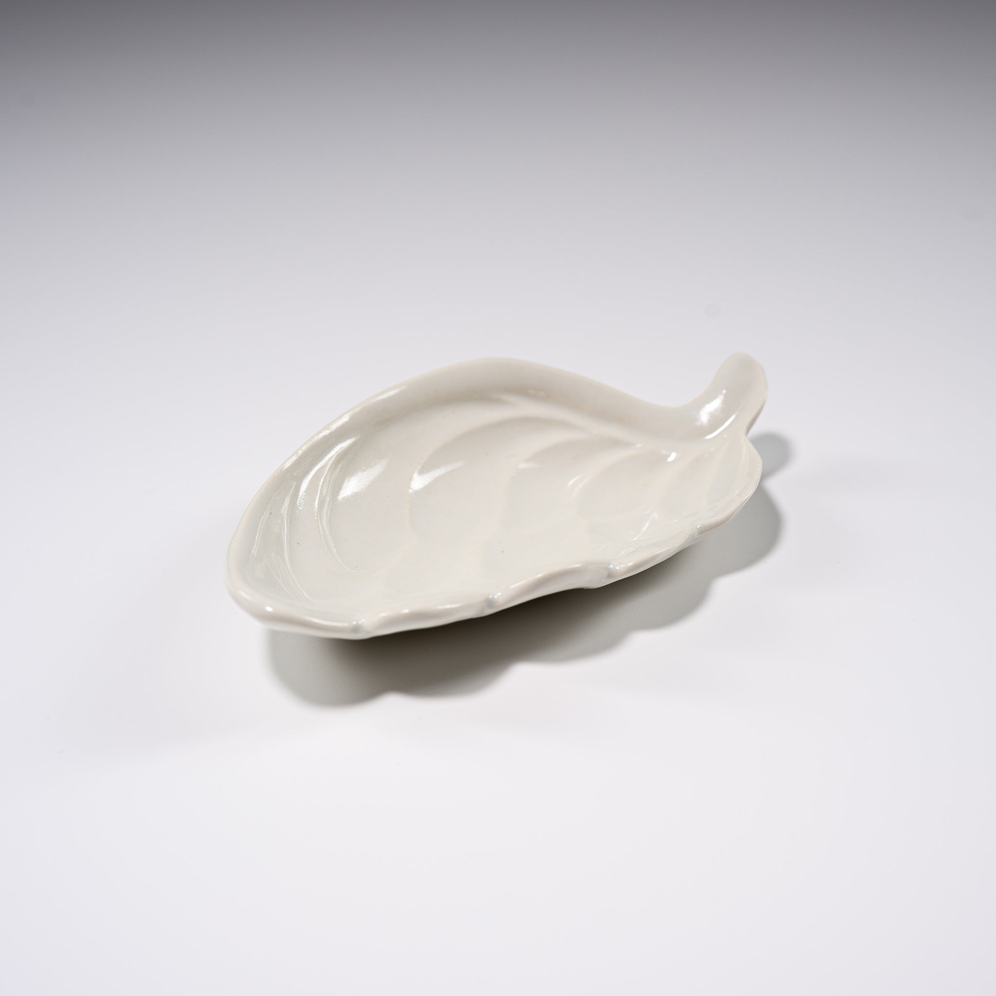 USUKIYAKI Handmade Ceramic Small Dish Wing - Japanese Bizen Ware Soy Sauce Dish for Sushi, Wasabi & Condiments - Perfect for Dining Table, Kitchen & Restaurant Use