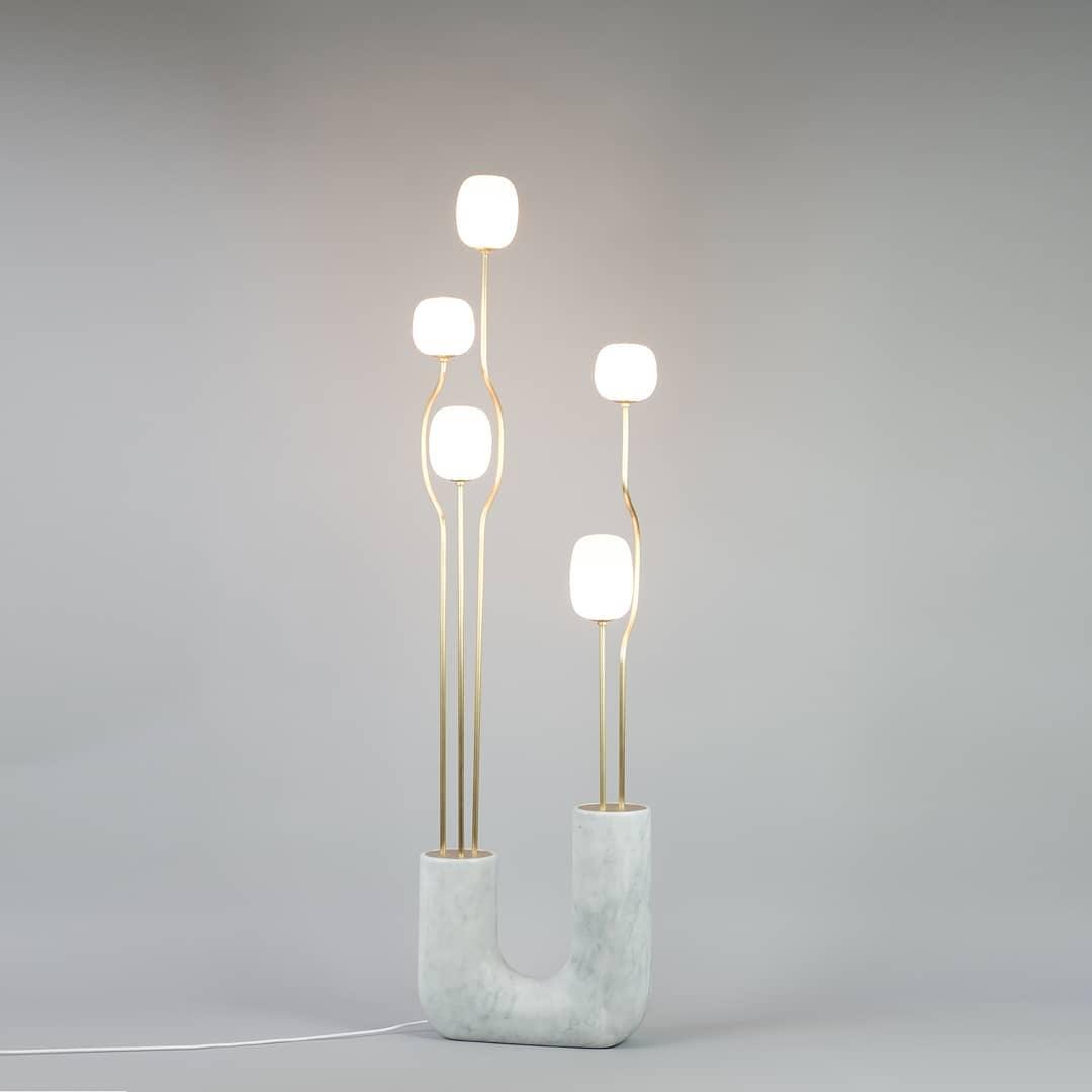 Modern Comet Floor Lamp - Adjustable LED Standing Light for Living Room, Bedroom & Office - Bright & Energy Efficient Home Decor Lighting