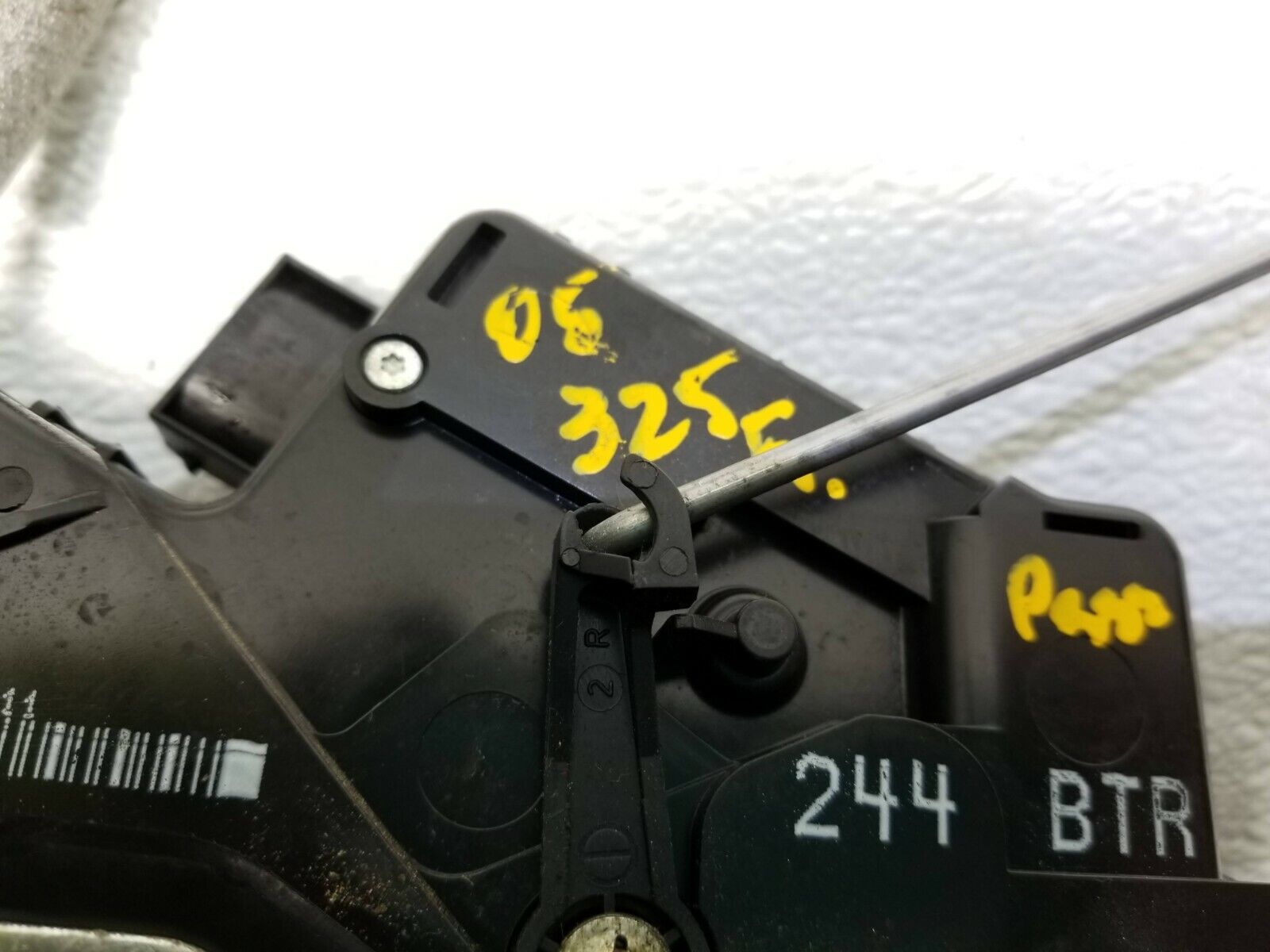 BMW E46 Front Right Passenger Door Lock Latch Actuator OEM Replacement - Compatible with 01 02 03 04 05 Models - Perfect for DIY Car Repairs and Maintenance
