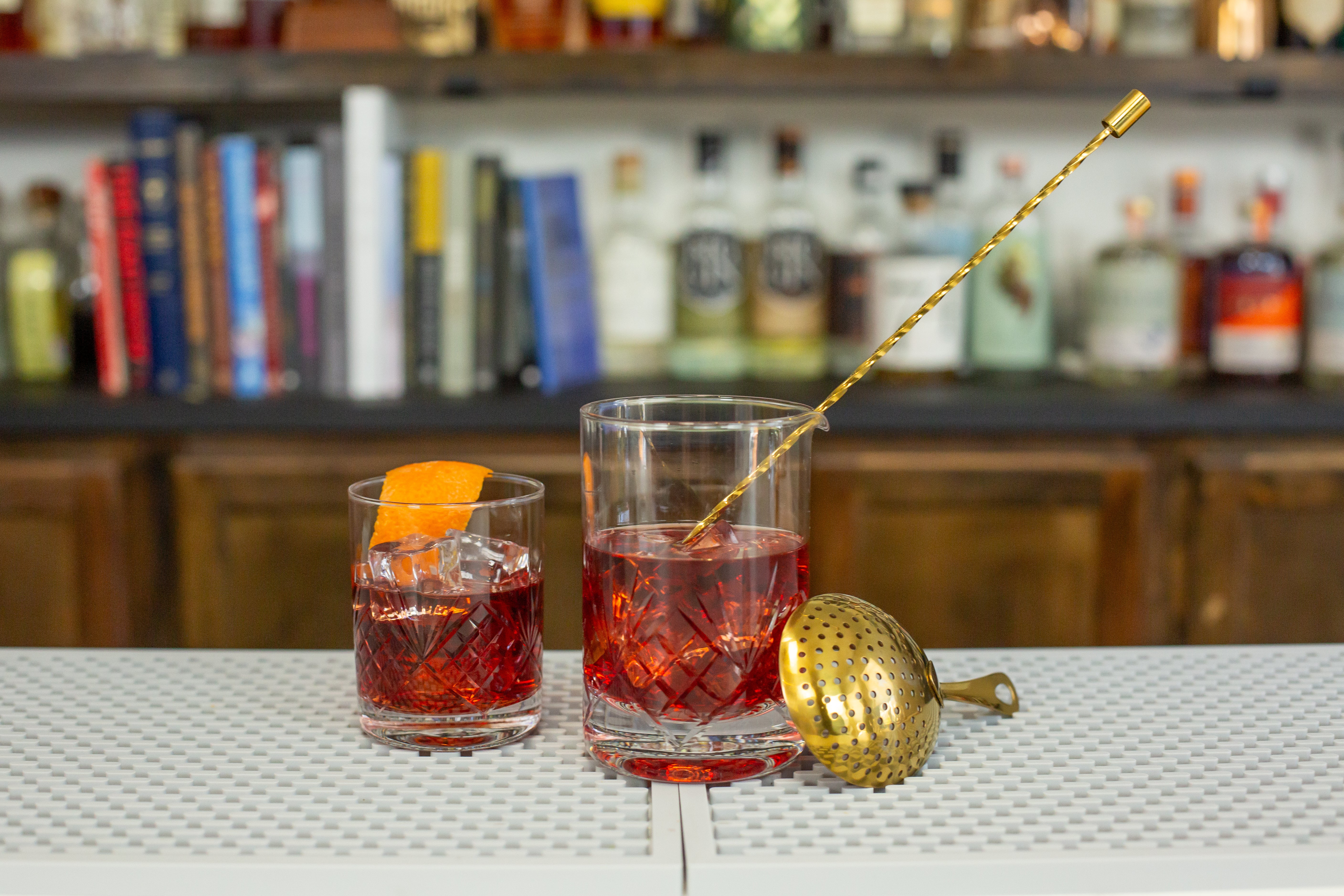 Premium Botanica Cocktail Mixing Glass – Elegant Barware for Mixing Classic & Craft Cocktails – Perfect for Home Bars & Professional Bartenders