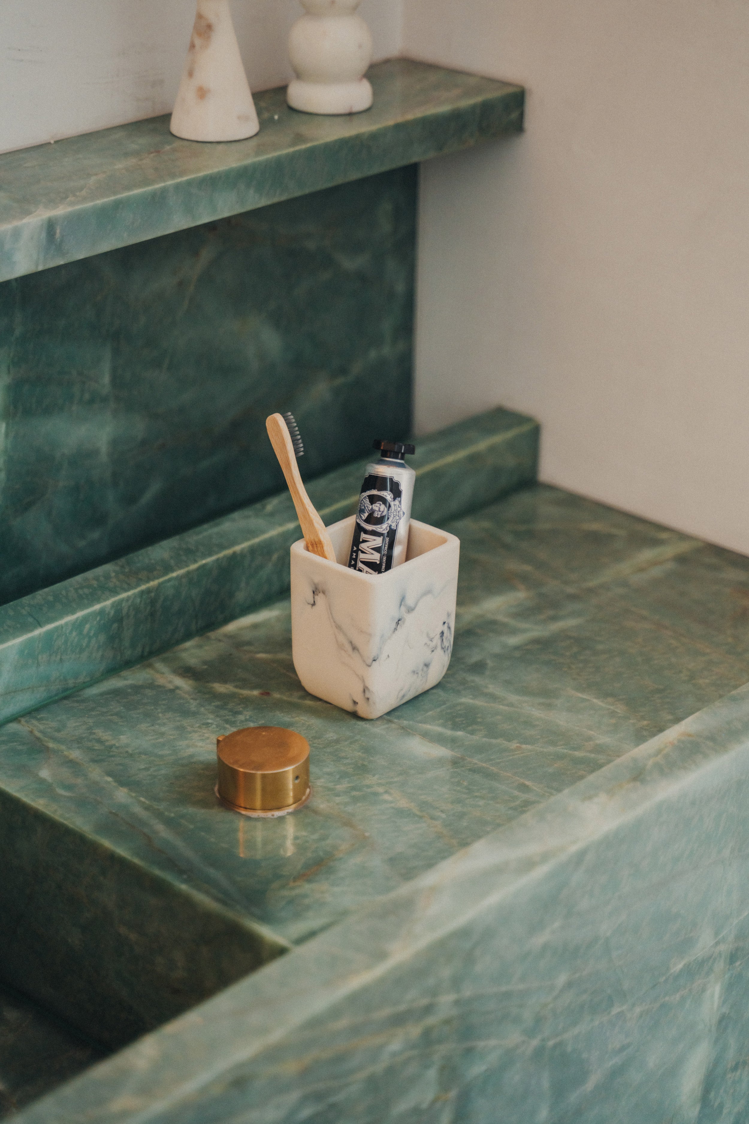 Flow Resin Toothbrush Holder - Modern Bathroom Organizer for Brushes & Toothpaste | Stylish Countertop Storage for Bathroom, Kitchen, or Travel