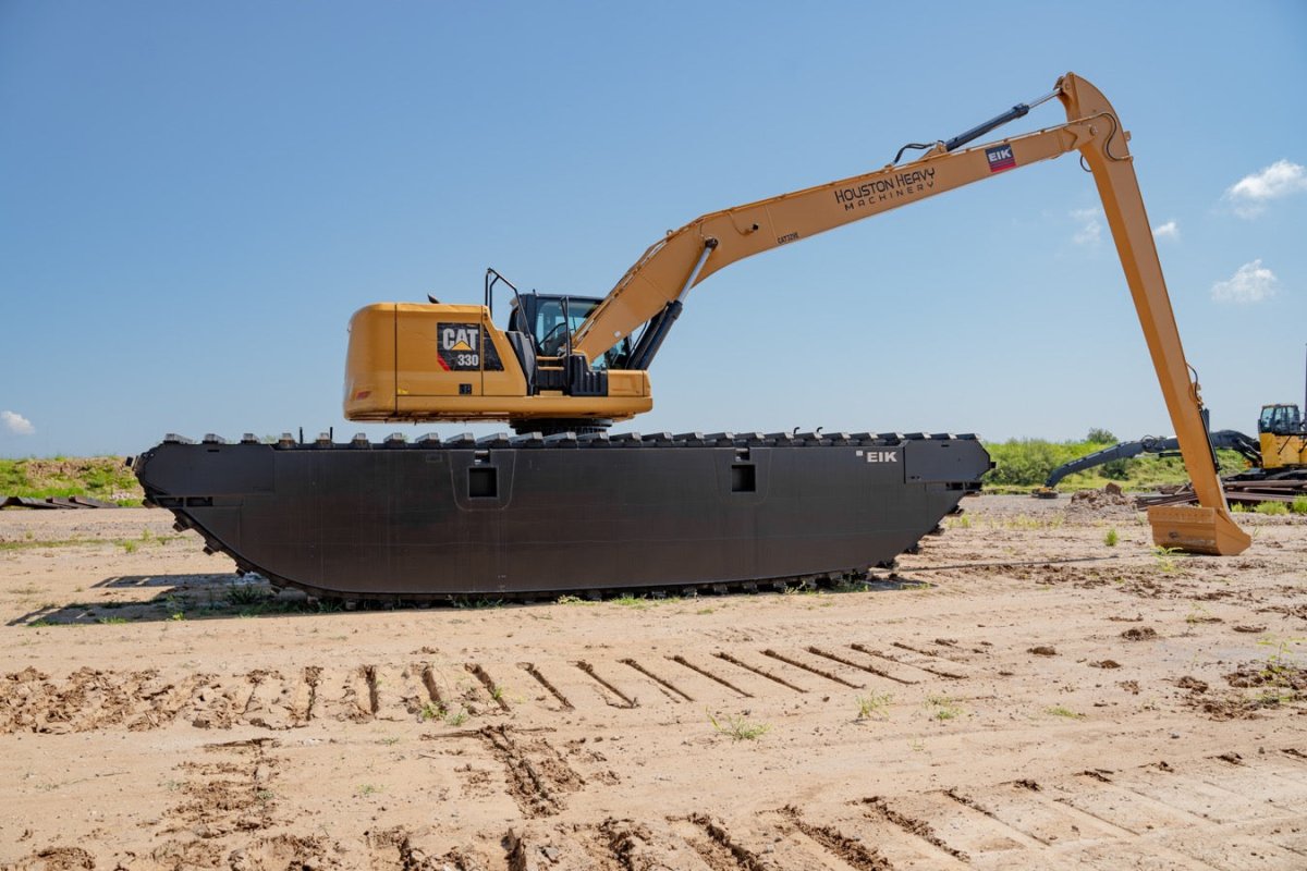 Caterpillar 2019 Pontoon Super Long Reach Excavator - 3825 Hours | Heavy Duty Construction Equipment for Dredging & Marine Projects