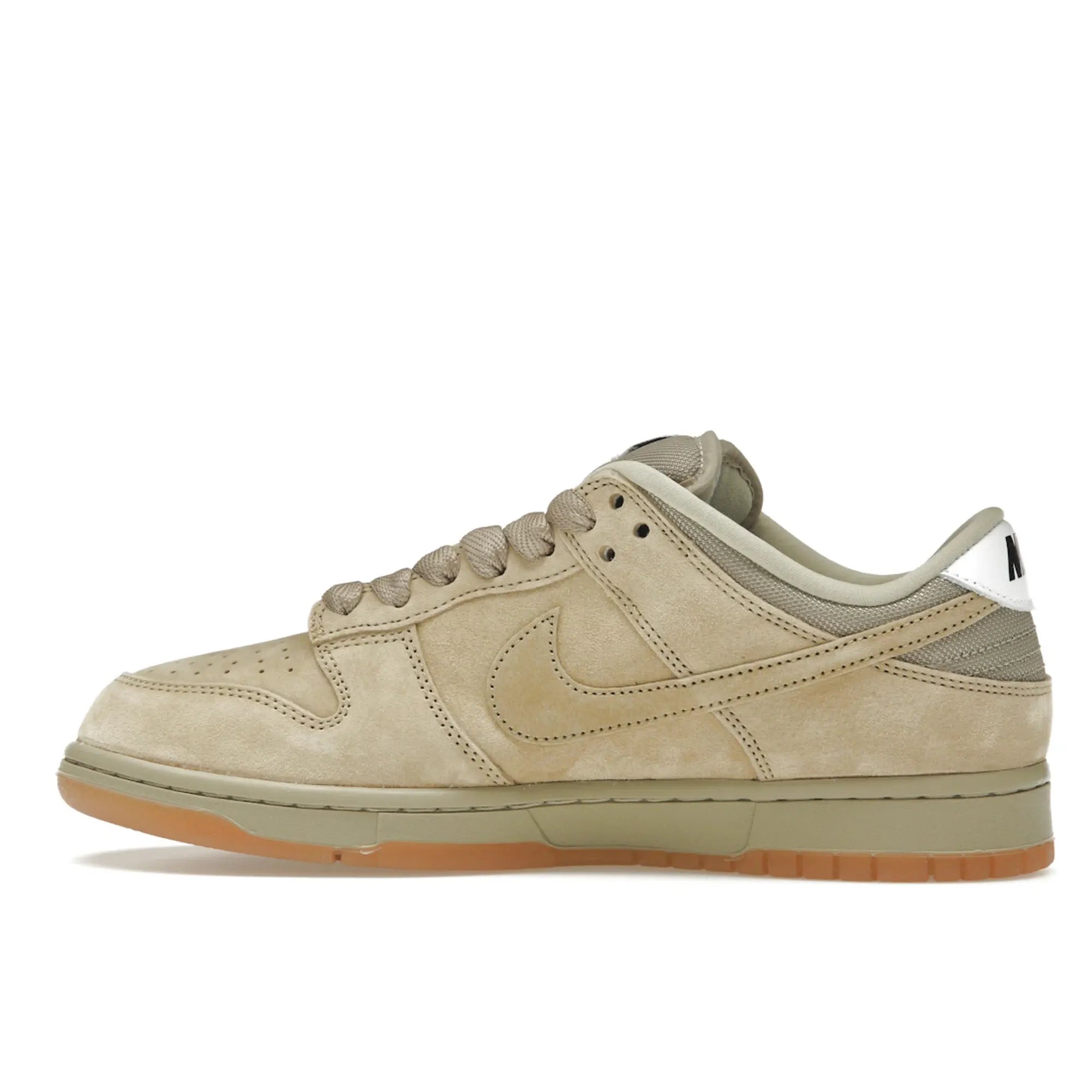 Nike SB Dunk Low Pro B Parachute Beige Sneakers - Men's Skateboarding Shoes for Streetwear & Casual Wear | Perfect for Skating, Urban Fashion, and Everyday Comfort