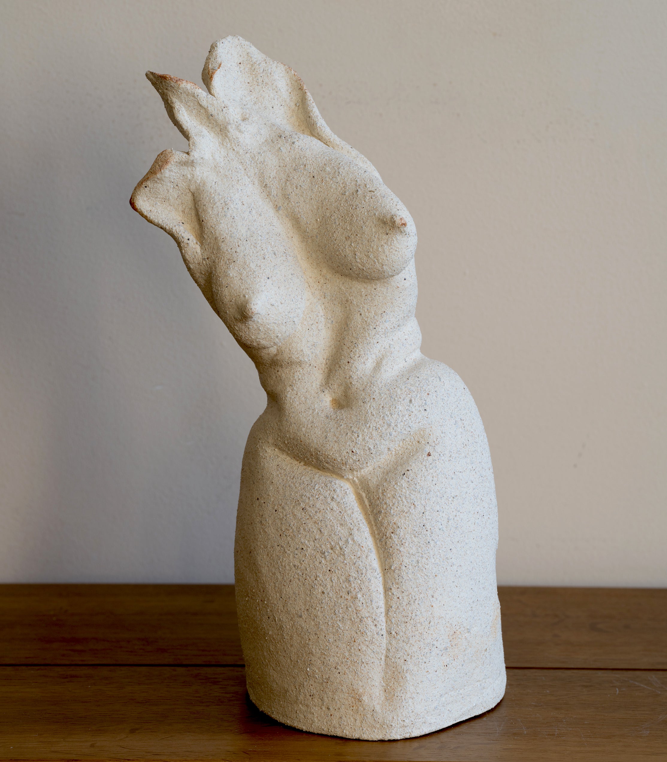 Modern Standing Sculpture - Elegant Home & Office Decor for Living Room, Bedroom, or Garden | Handcrafted Art Piece for Interior Design & Gift Giving