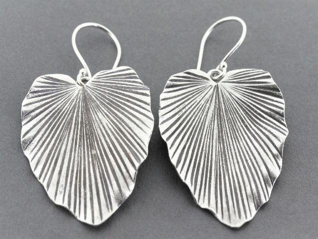 Elegant Scalloped Striped Drop Earrings for Women - Pure 925 Sterling Silver Dangle Earrings - Perfect for Parties, Weddings & Everyday Wear