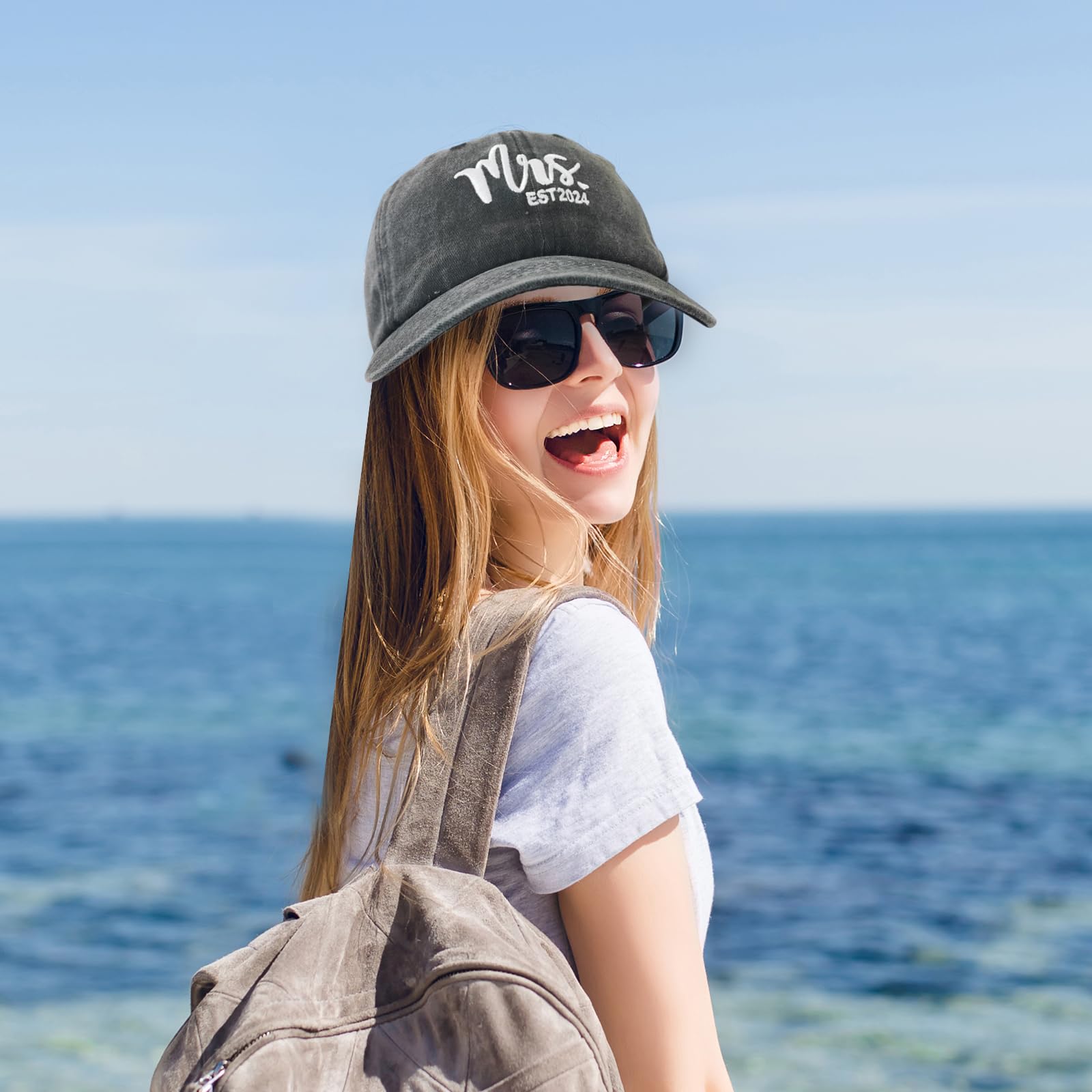 Mr and Mrs Hats - Wedding Gifts for Couples, Engagement & Anniversary Presents, Newlywed Honeymoon Accessories - Perfect for Bridal Showers, Couples Getaways & Romantic Vacations