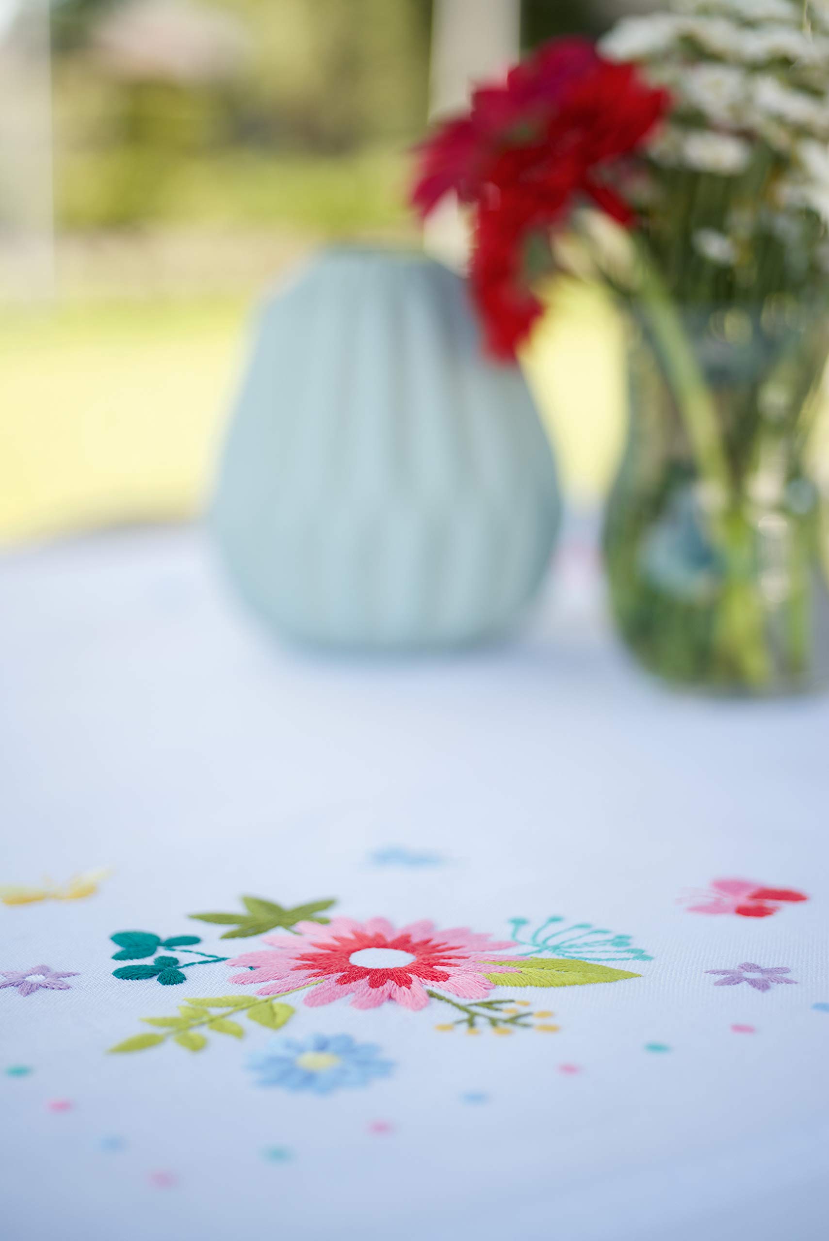 Vervaco Spring Flowers Stamped Tablecloth Stitch Embroidery Kit - DIY Cross Stitch Kit for Home Decor, Table Linens & Handmade Gifts (Perfect for Beginners & Craft Lovers)