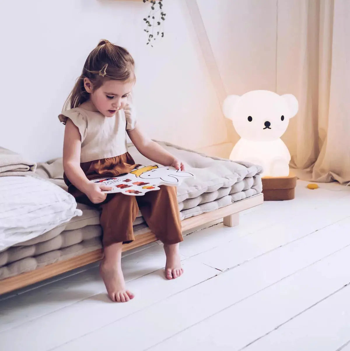 Boris the Bear Night Light - Cute Star Projector for Kids' Bedroom, Nursery & Sleep Aid - Perfect for Bedtime Stories & Creating a Soothing Sleep Environment