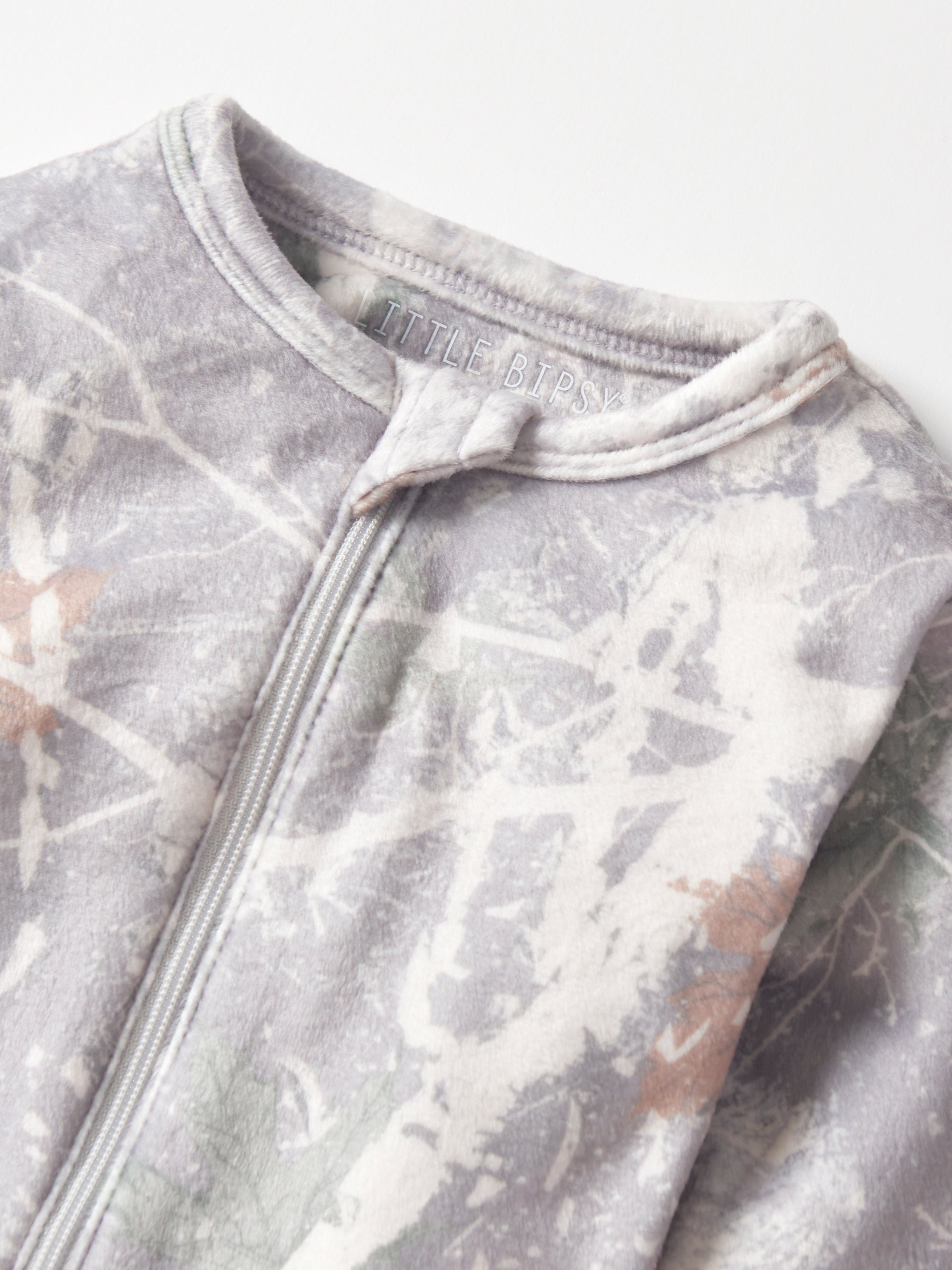 LB x Baby Breez Long Sleeve Snow Camo Romper Pajamas for Infants & Toddlers - Soft Fleece Winter Sleepwear, Cozy One-Piece Jumpsuit for Boys & Girls - Perfect for Bedtime, Lounging & Holiday Photos