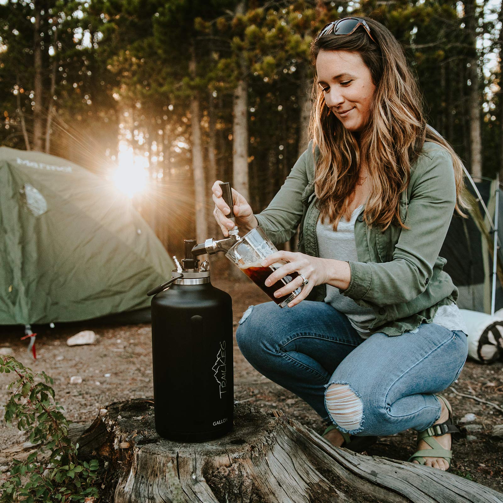 1 Gallon Stainless Steel Vacuum Insulated Beer Growler - Keeps Drinks Cold for 48 Hours - Double Wall Carbonated Beverage Dispenser for Craft Beer, Soda, Cocktails & Kombucha - Perfect for Camping, Picnics & Outdoor Parties