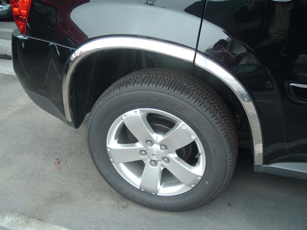 TFP 3902CL Fender Lip Trim - Universal Car Wheel Arch Edge Guard, Durable Rubber Molding for Vehicle Protection - Perfect for Sedans, SUVs, and Trucks to Prevent Scratches and Rust