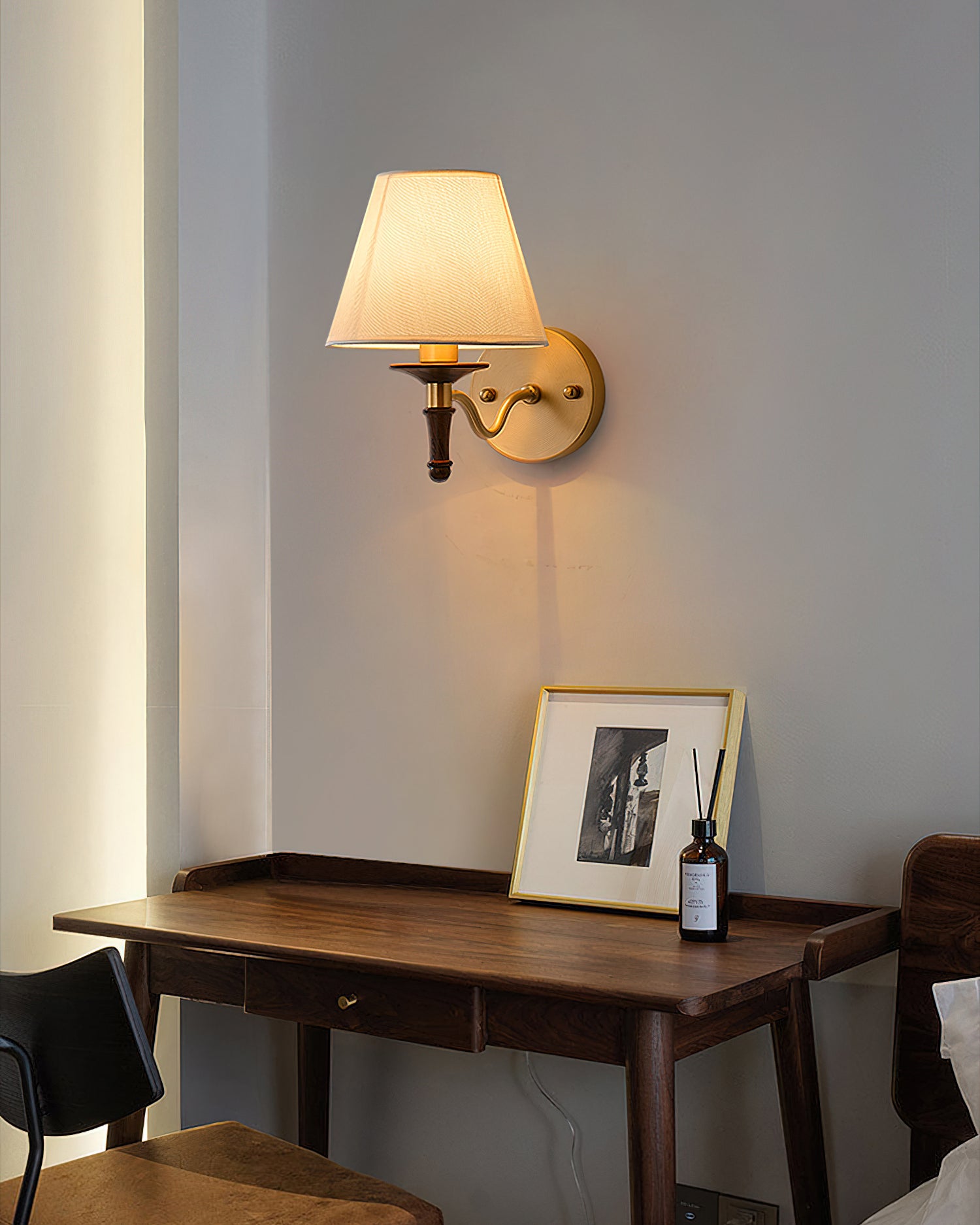 Eryn Wall Lamp - Modern LED Sconce Light Fixture for Bedroom, Living Room & Hallway | Energy-Efficient Indoor Lighting for Home Decor