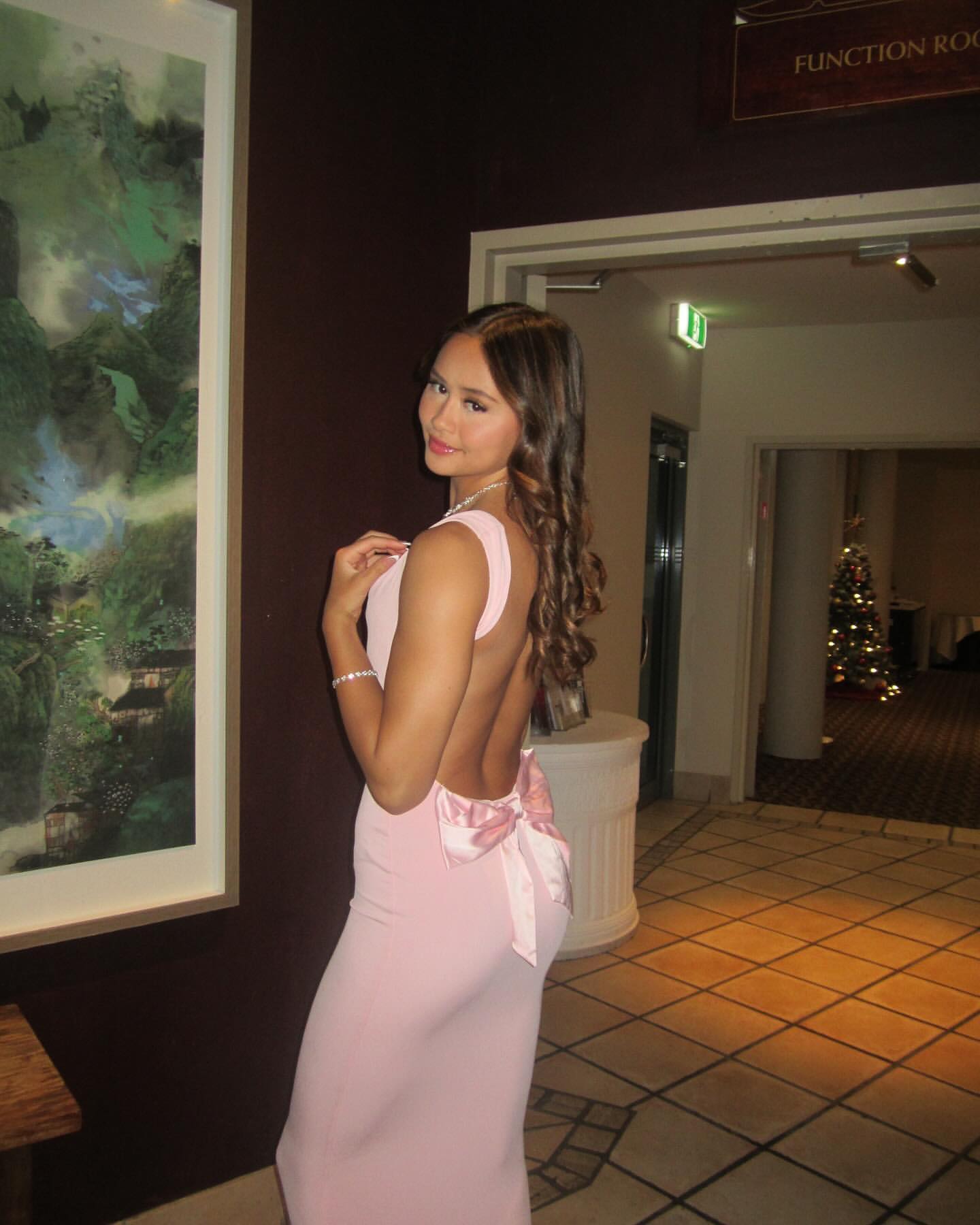 Elegant Backless Pink Sheath Prom Dress - Chiffon Evening Gown for Formal Events & Special Occasions - Perfect for Homecoming, Prom, Wedding & Cocktail Parties