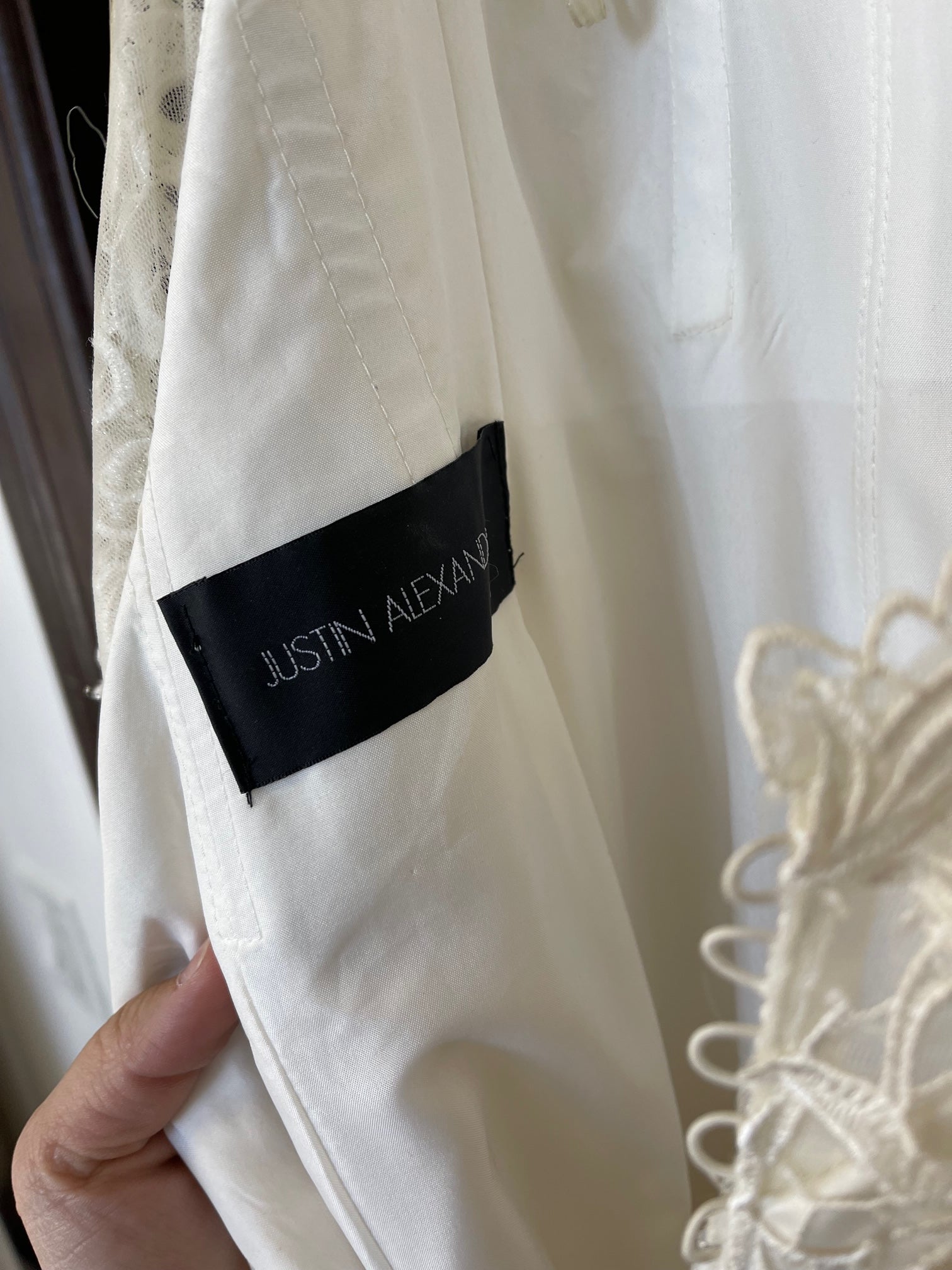 Justin Alexander 8761 Sample Gown - Elegant Wedding Dress for Brides | Perfect for Church Ceremonies, Beach Weddings & Formal Receptions