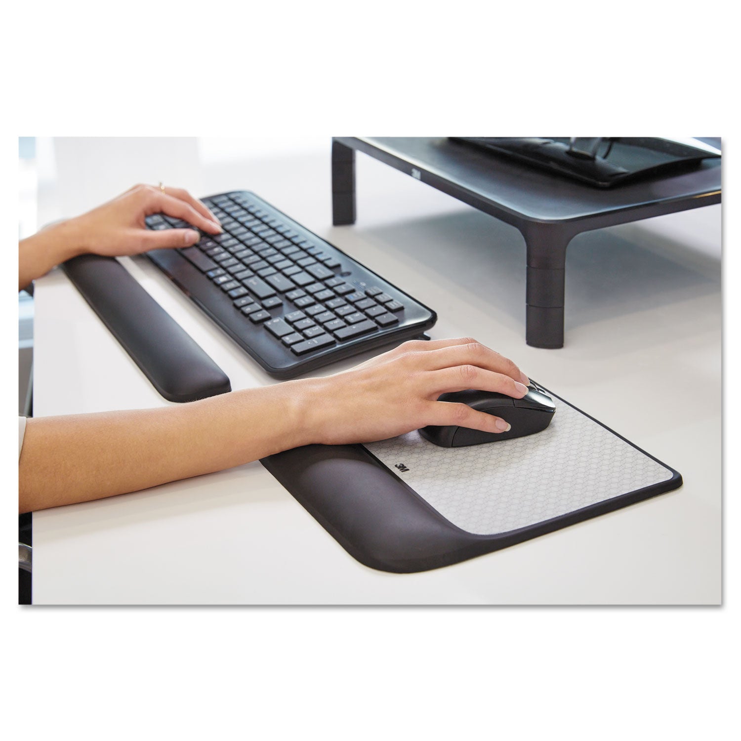 3M™ Ergonomic Mouse Pad with Non-Slip Base & Gel Wrist Support - 8.5
